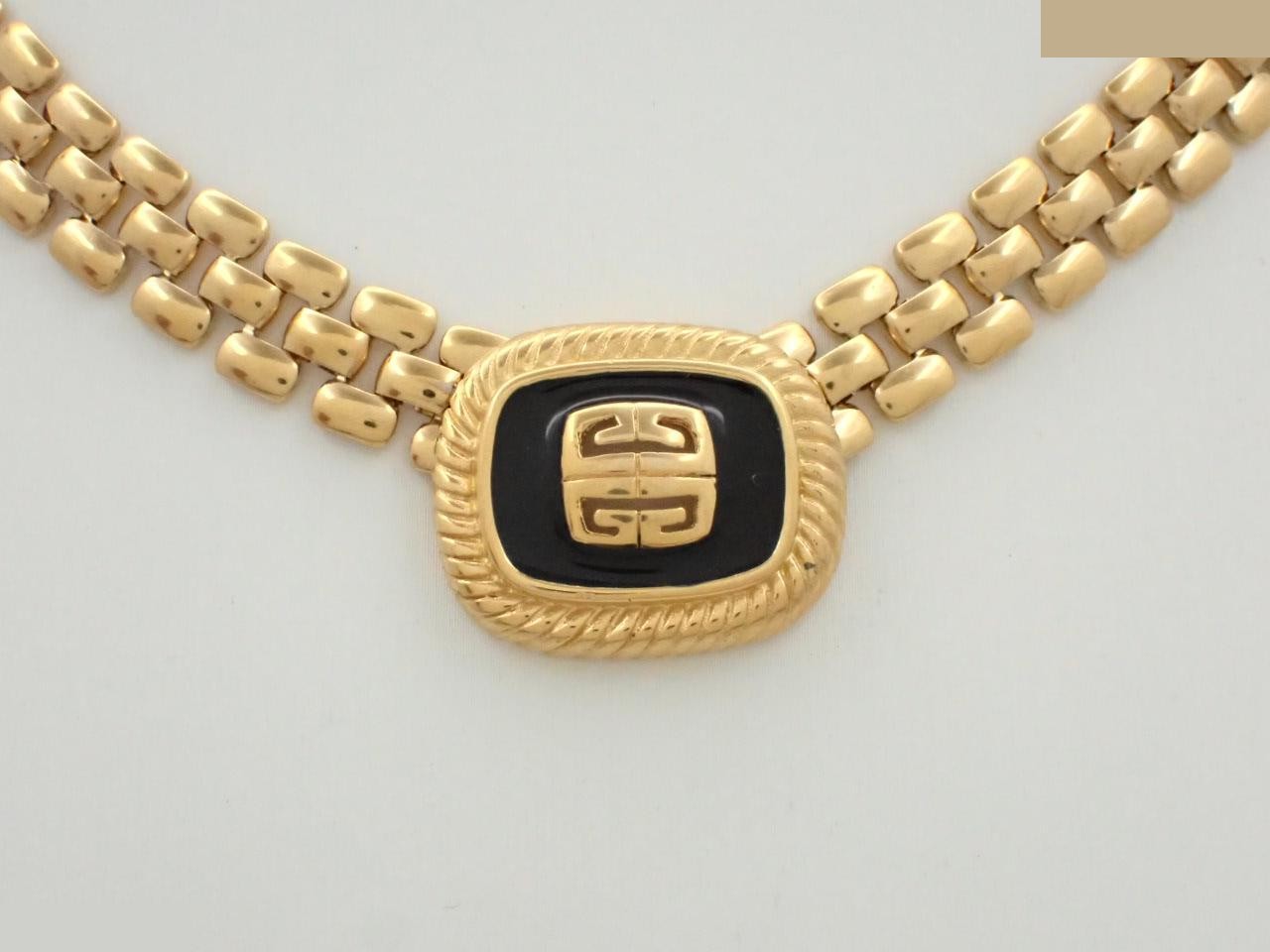 Necklace, total length approximately 40 cm
