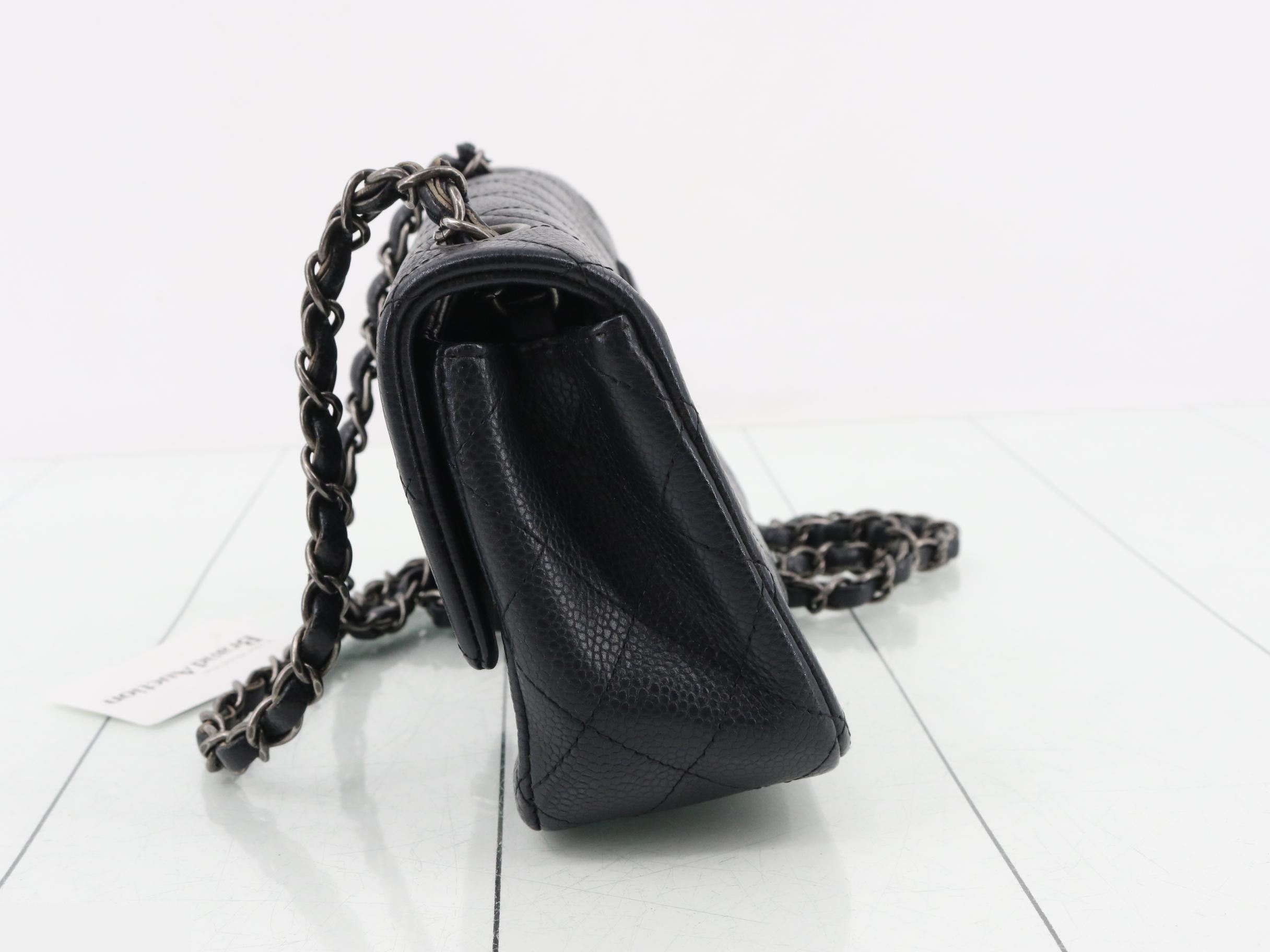 Matelassé 20 Caviar Skin Chain Shoulder Bag — view 3