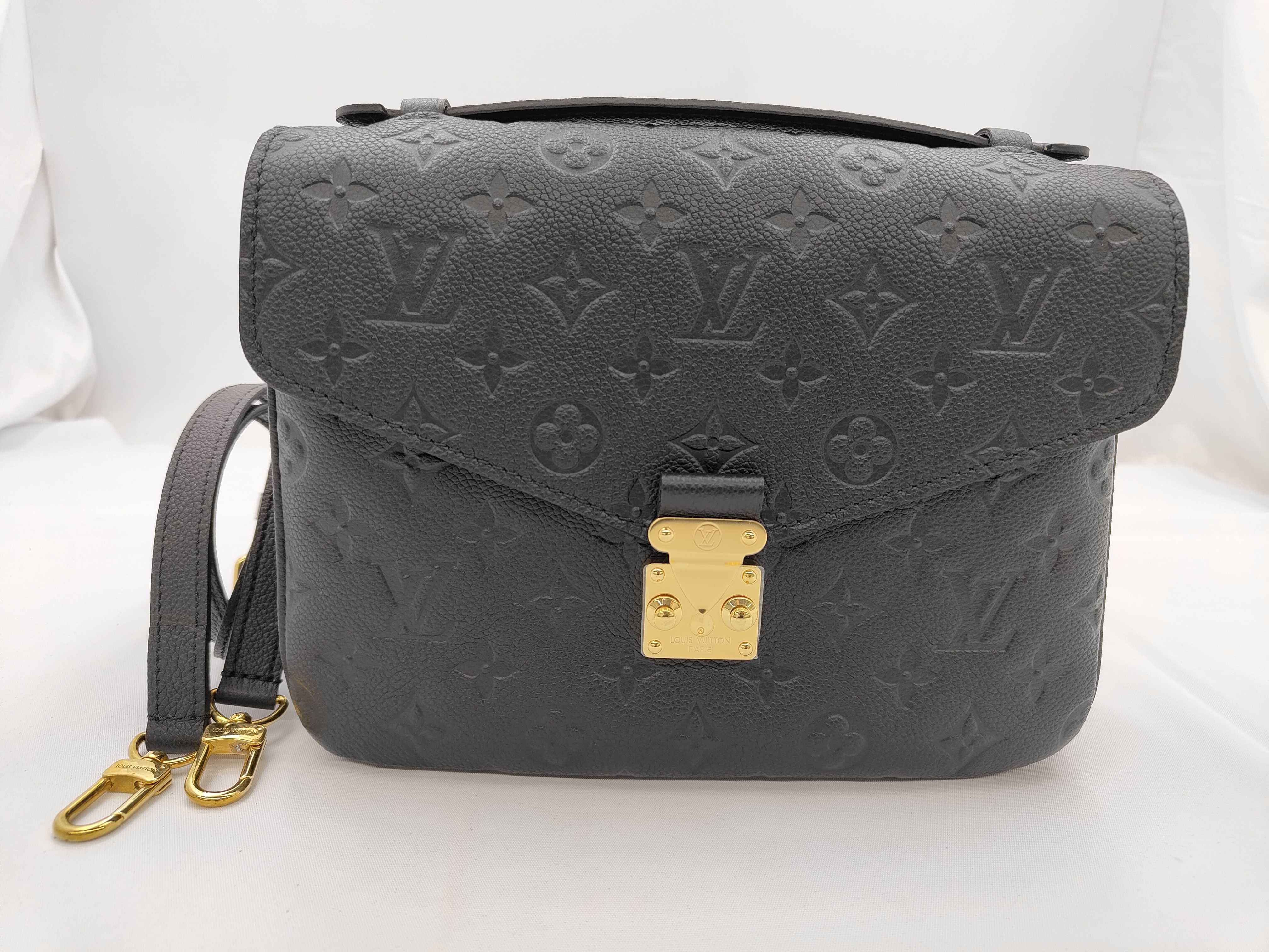 Pochette Métis MM 2-Way Shoulder Bag M41487 Empreinte Black Gold Hardware Shoulder Strap Shoulder Bag