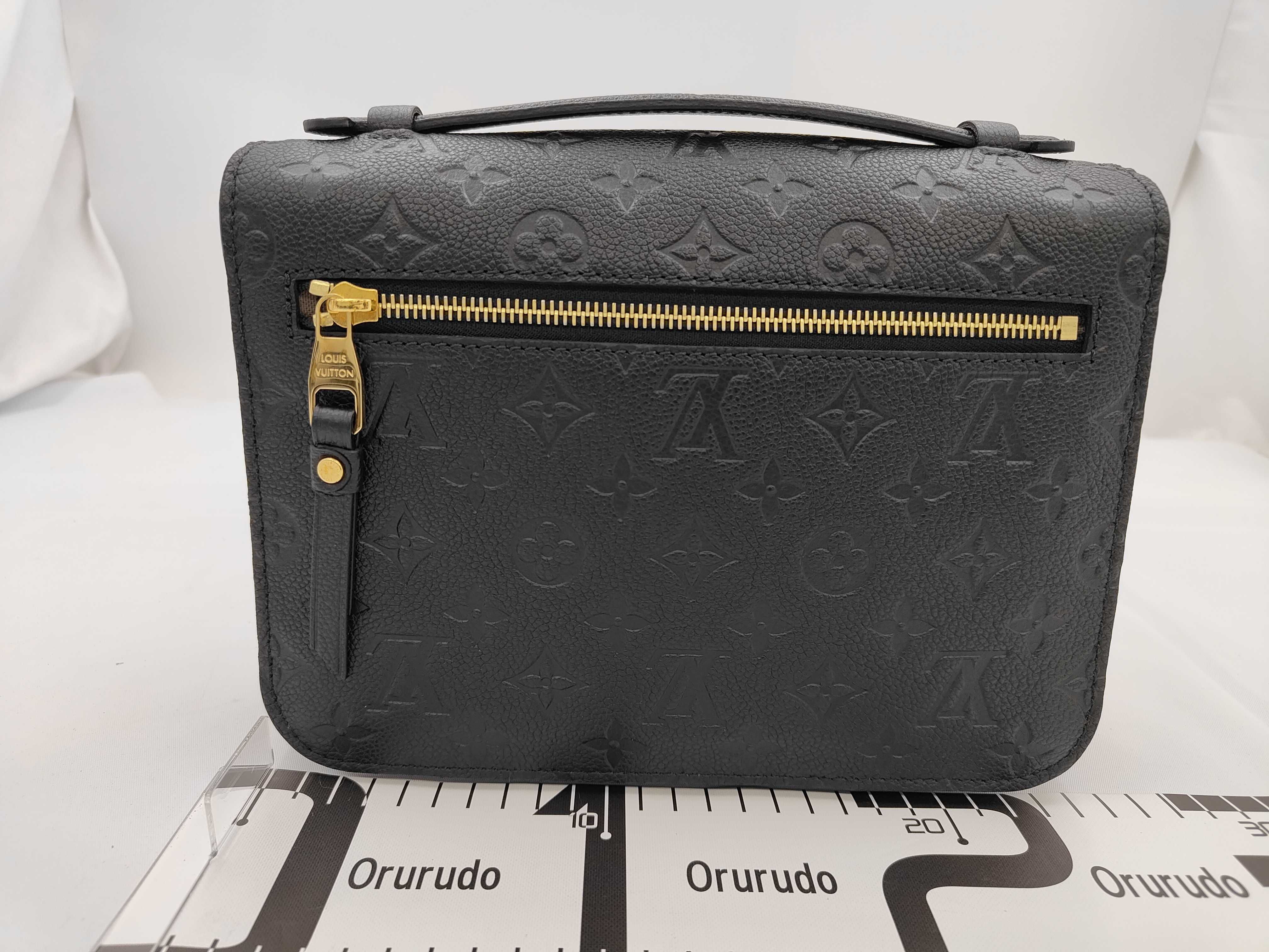 Pochette Métis MM 2-Way Shoulder Bag M41487 Empreinte Black Gold Hardware Shoulder Strap Shoulder Bag — view 2