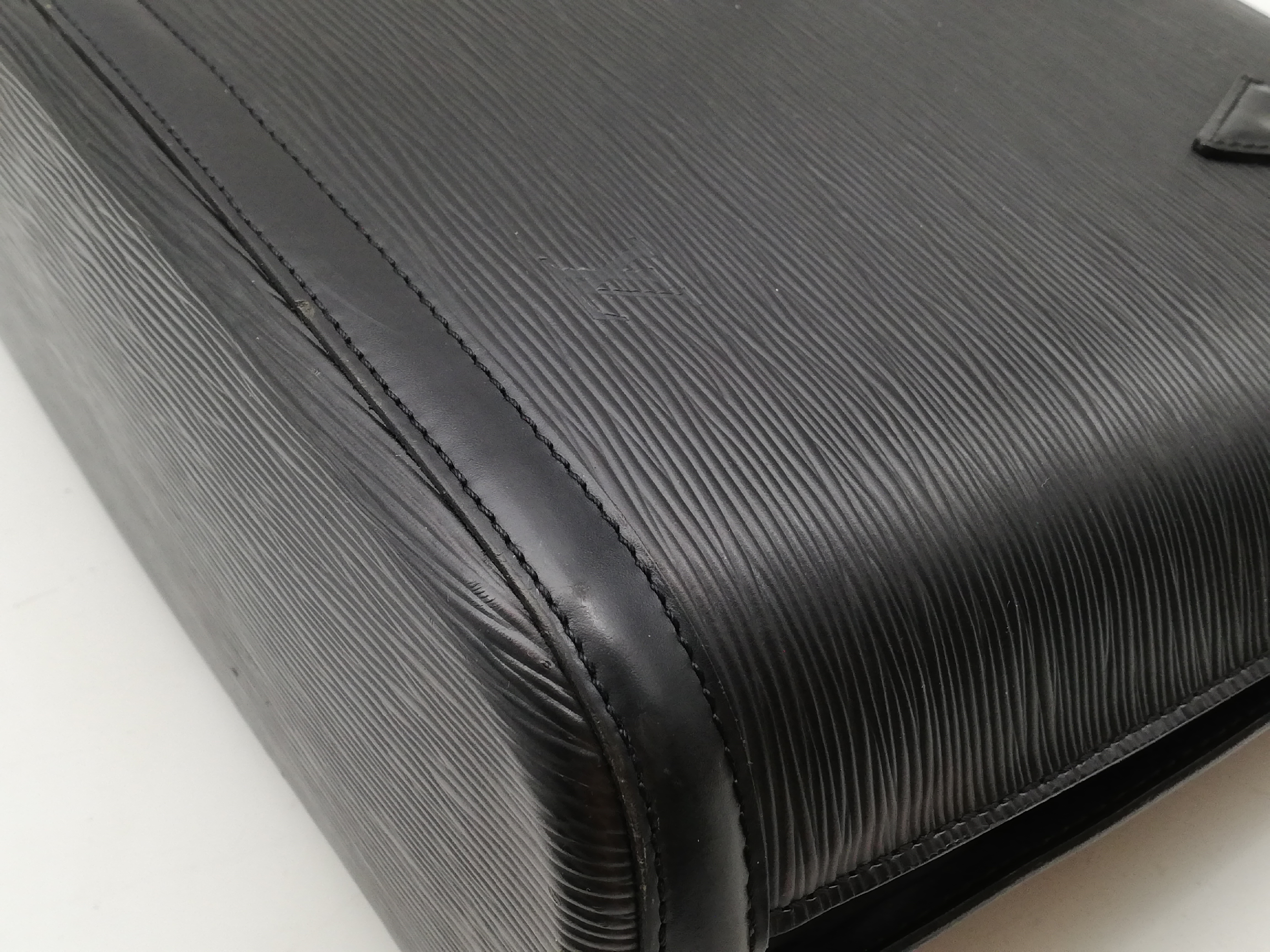 Epi Lussac M52282 Noir Shoulder Bag — view 9