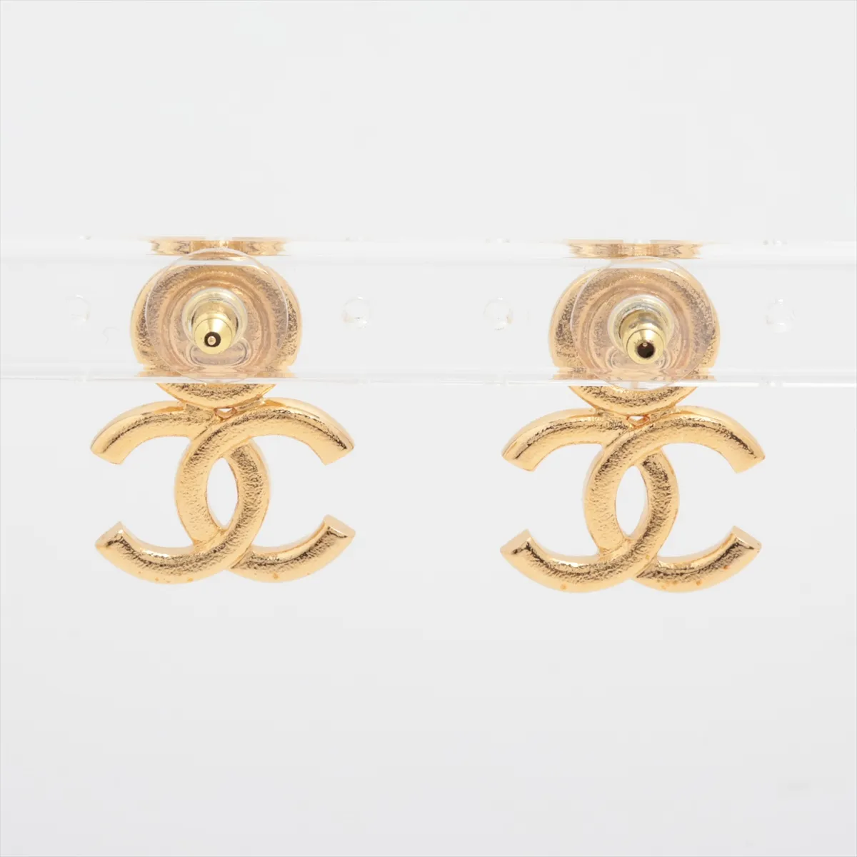 Coco Mark Matelassé C22S Earrings (Pair) GP x Faux Pearl Gold x Pink — view 2
