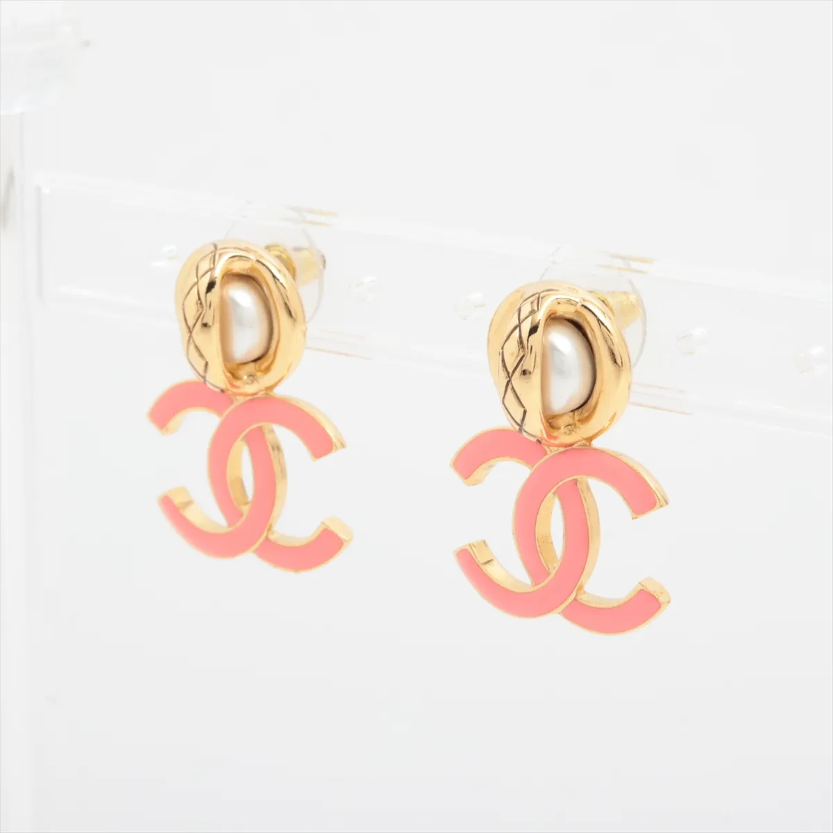 Coco Mark Matelassé C22S Earrings (Pair) GP x Faux Pearl Gold x Pink — view 3