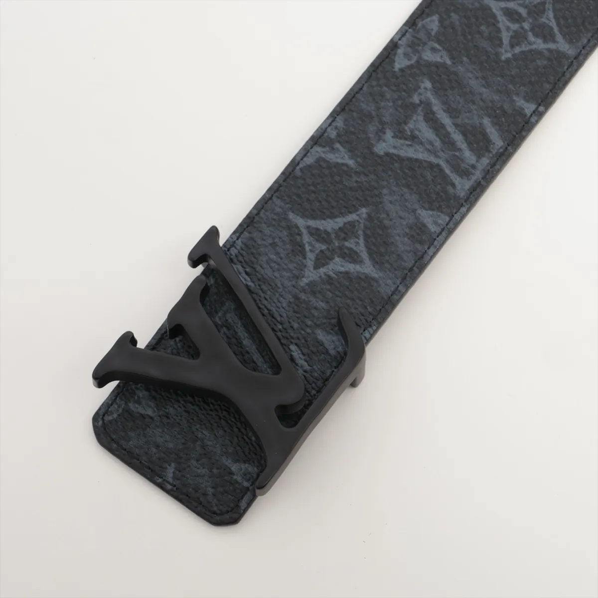 MP281 Ceinture LV Shape 40MM Reversible Belt AC4210 90 PVC x Leather Black. Shows signs of wear: — view 2