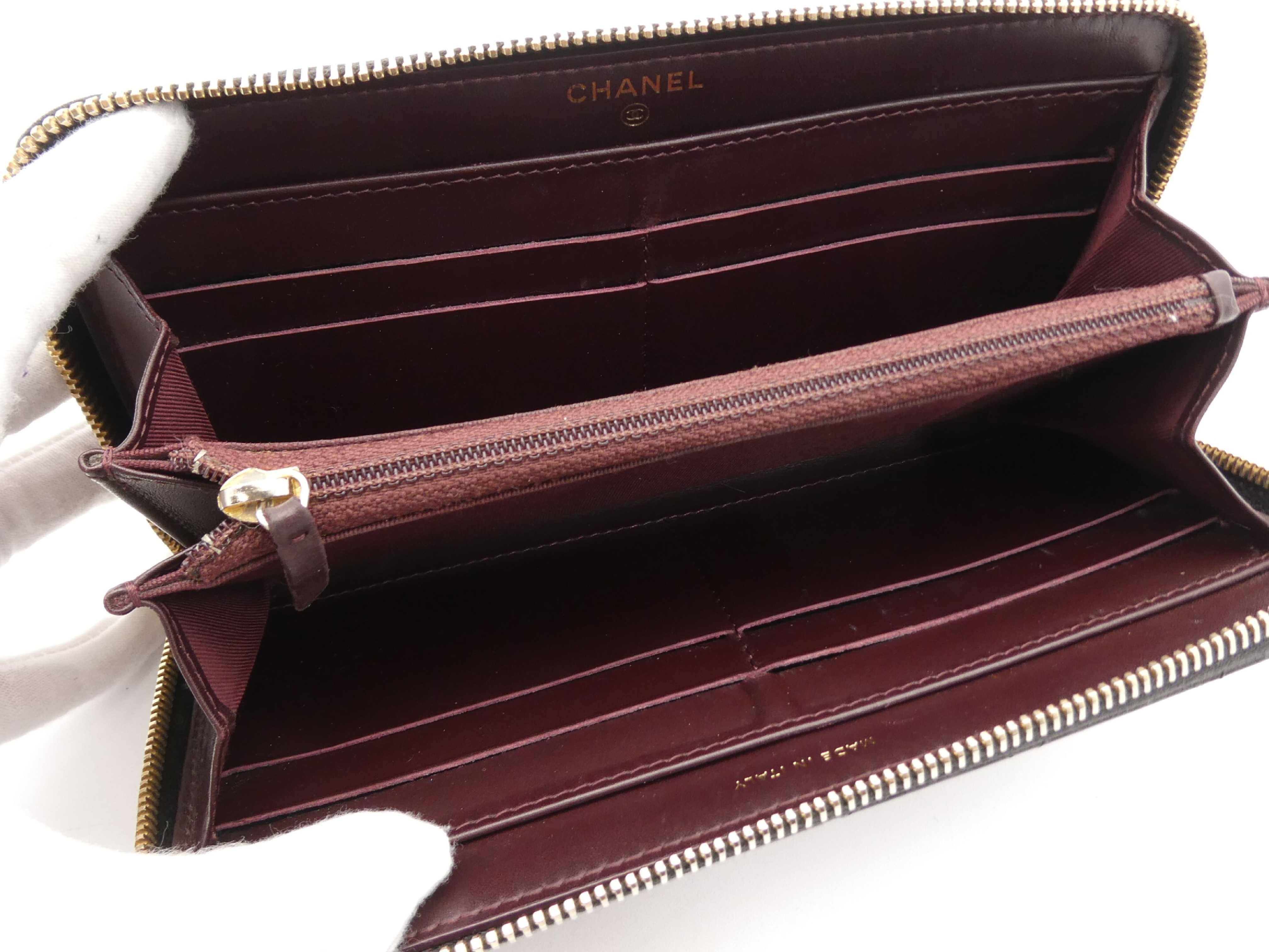 Matelassé Coco Mark Caviar Skin Round Zip Wallet — view 7