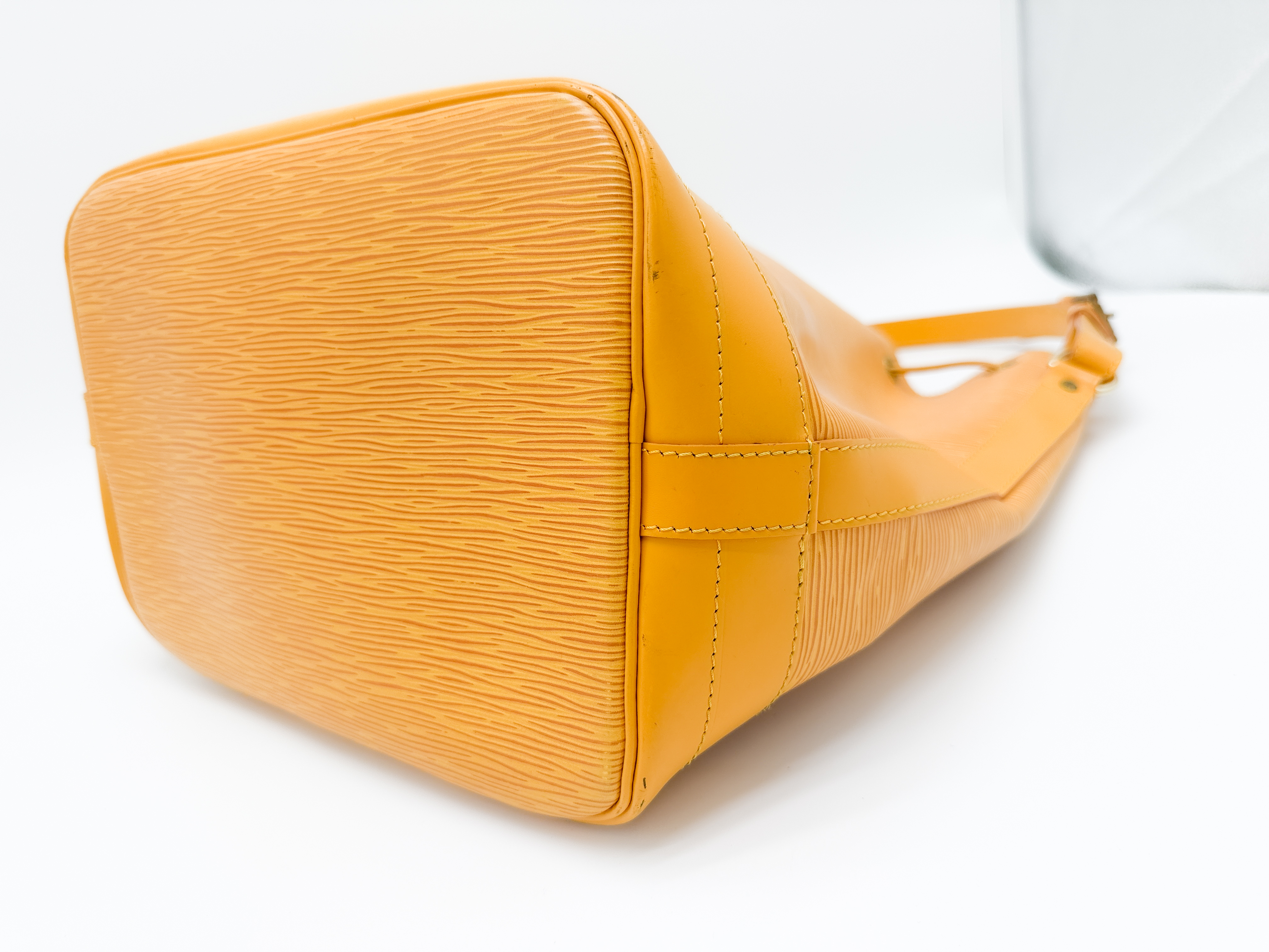 Epi M44009 Noe Tassili Yellow Shoulder Bag — view 7