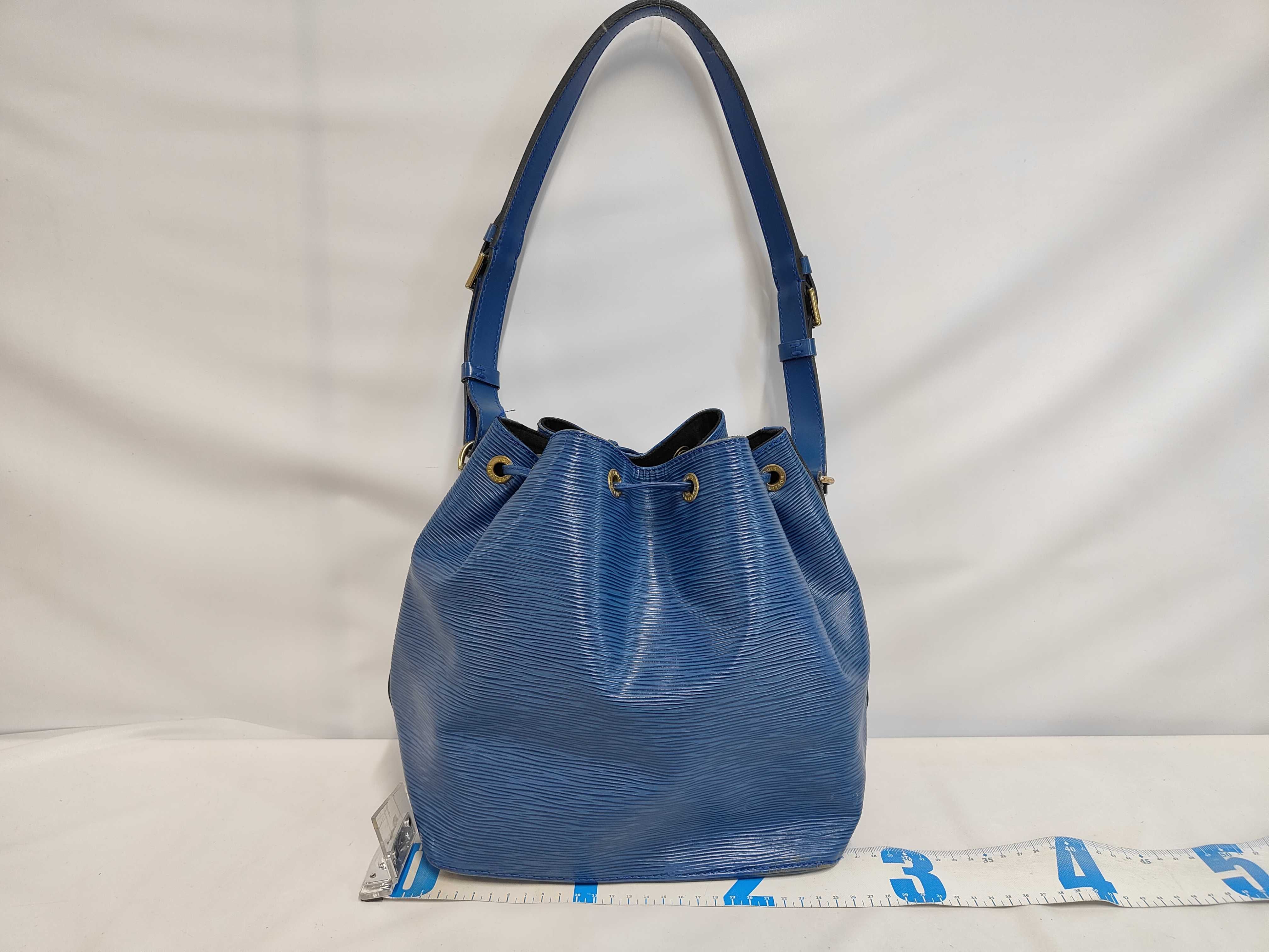 LV Epi Petit Noé M44152 Shoulder Bag — view 2