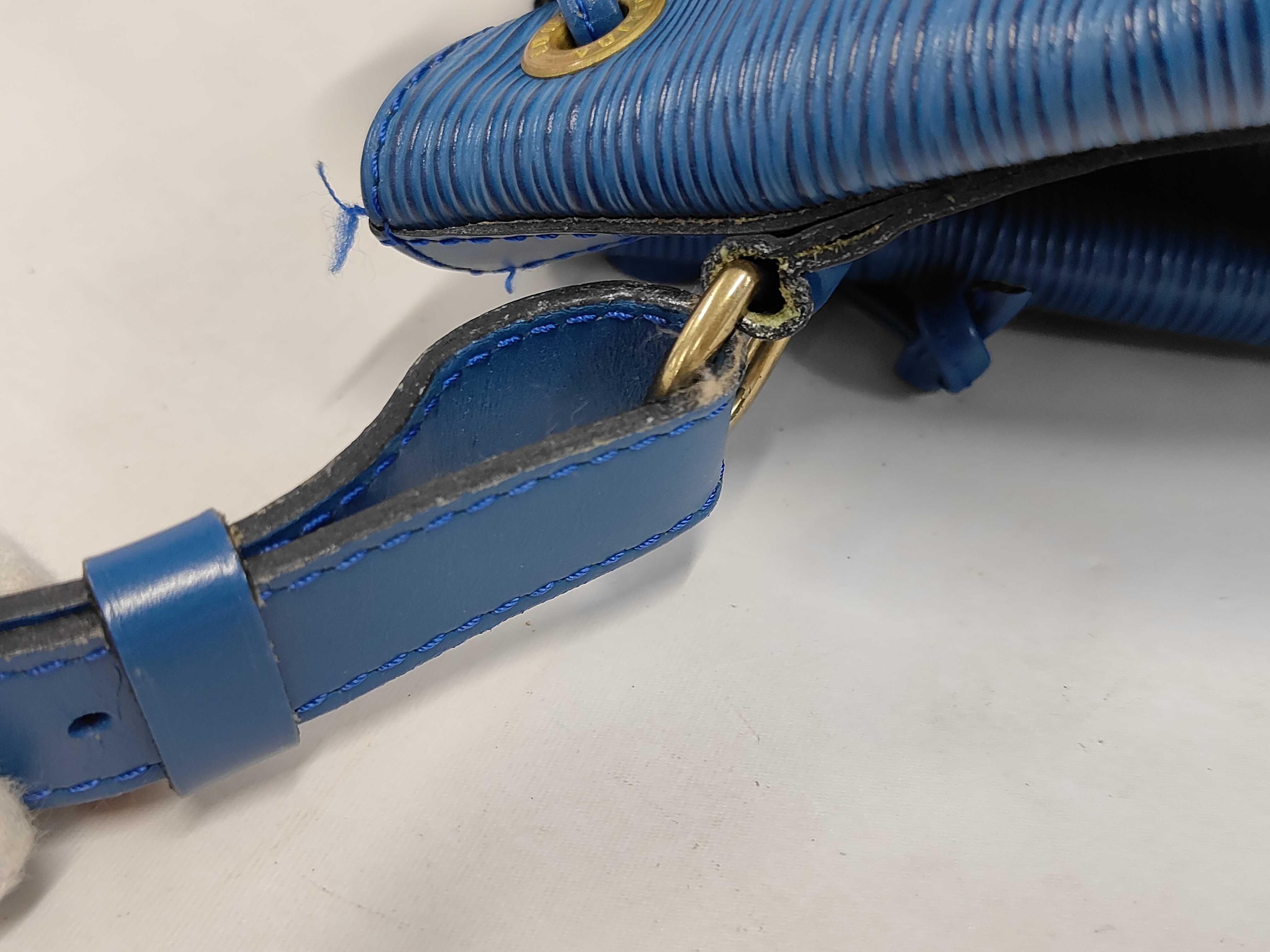 LV Epi Petit Noé M44152 Shoulder Bag — view 6
