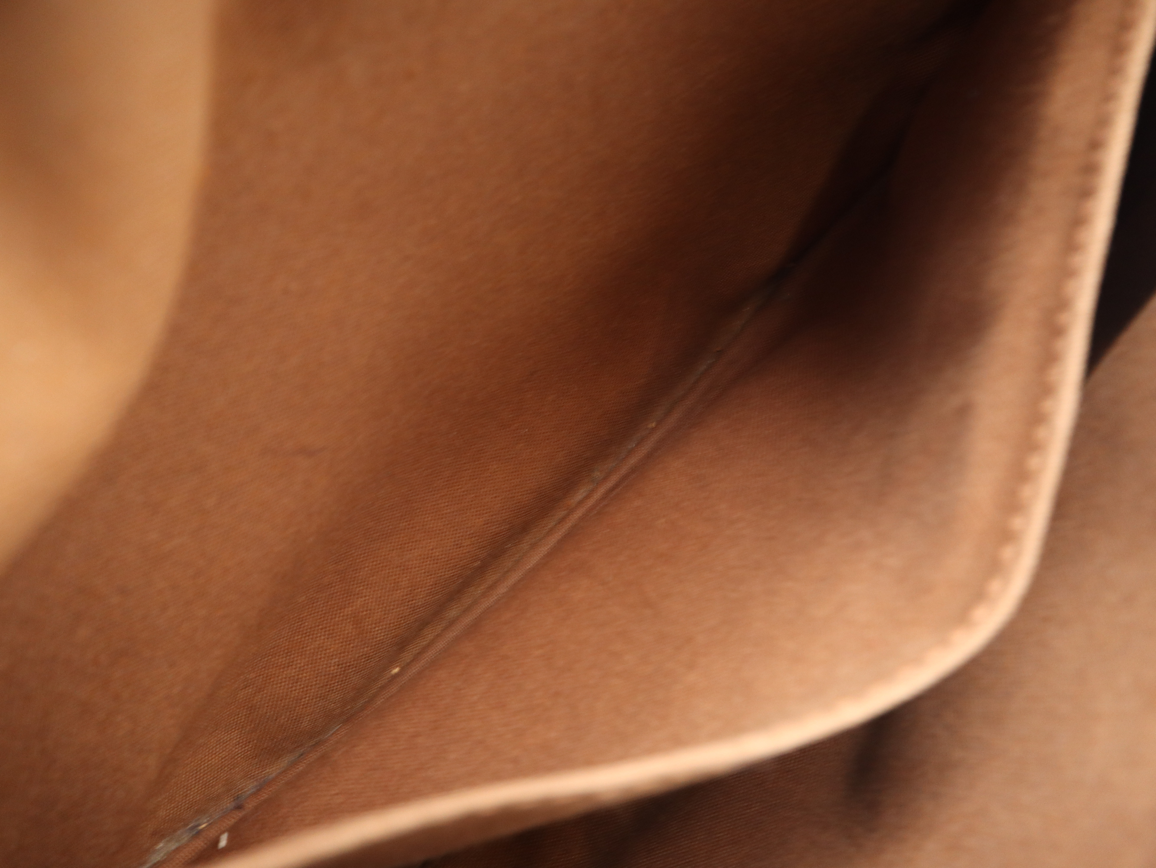 M42256 Monogram Saumur 30 Shoulder Bag — view 14