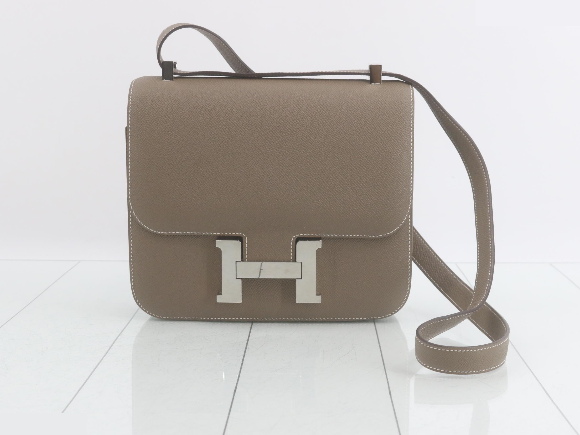 Constance 24 Etoupe Epsom leather, silver hardware, A stamp, shoulder bag