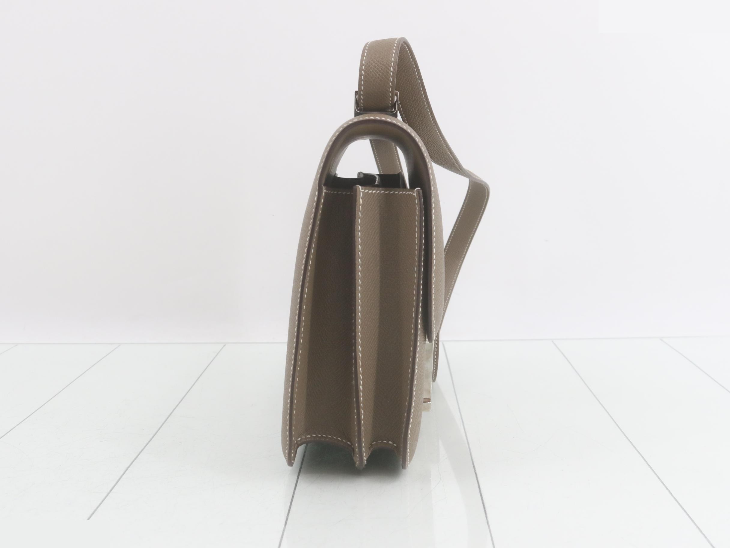 Constance 24 Etoupe Epsom leather, silver hardware, A stamp, shoulder bag — view 4