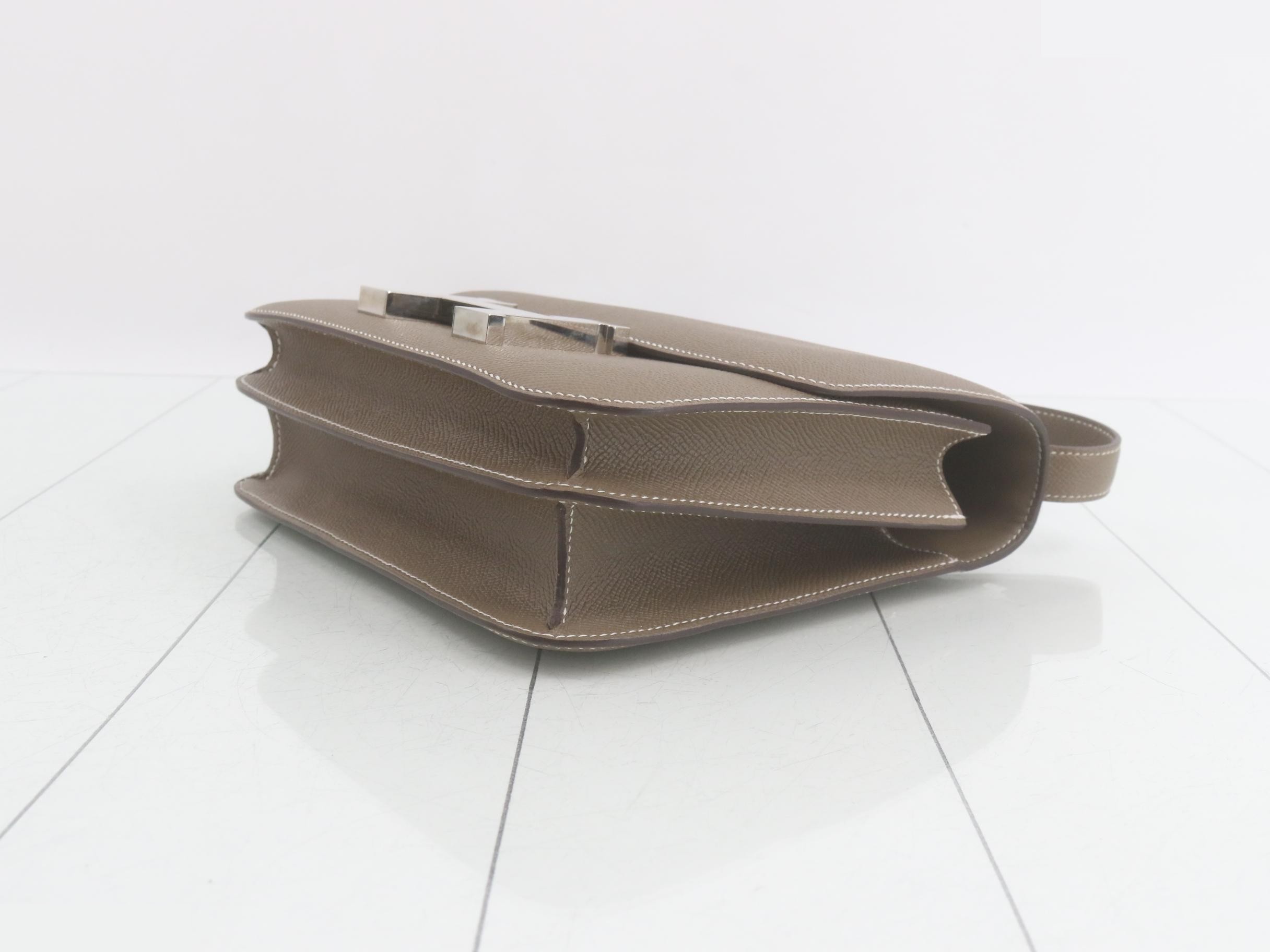 Constance 24 Etoupe Epsom leather, silver hardware, A stamp, shoulder bag — view 6