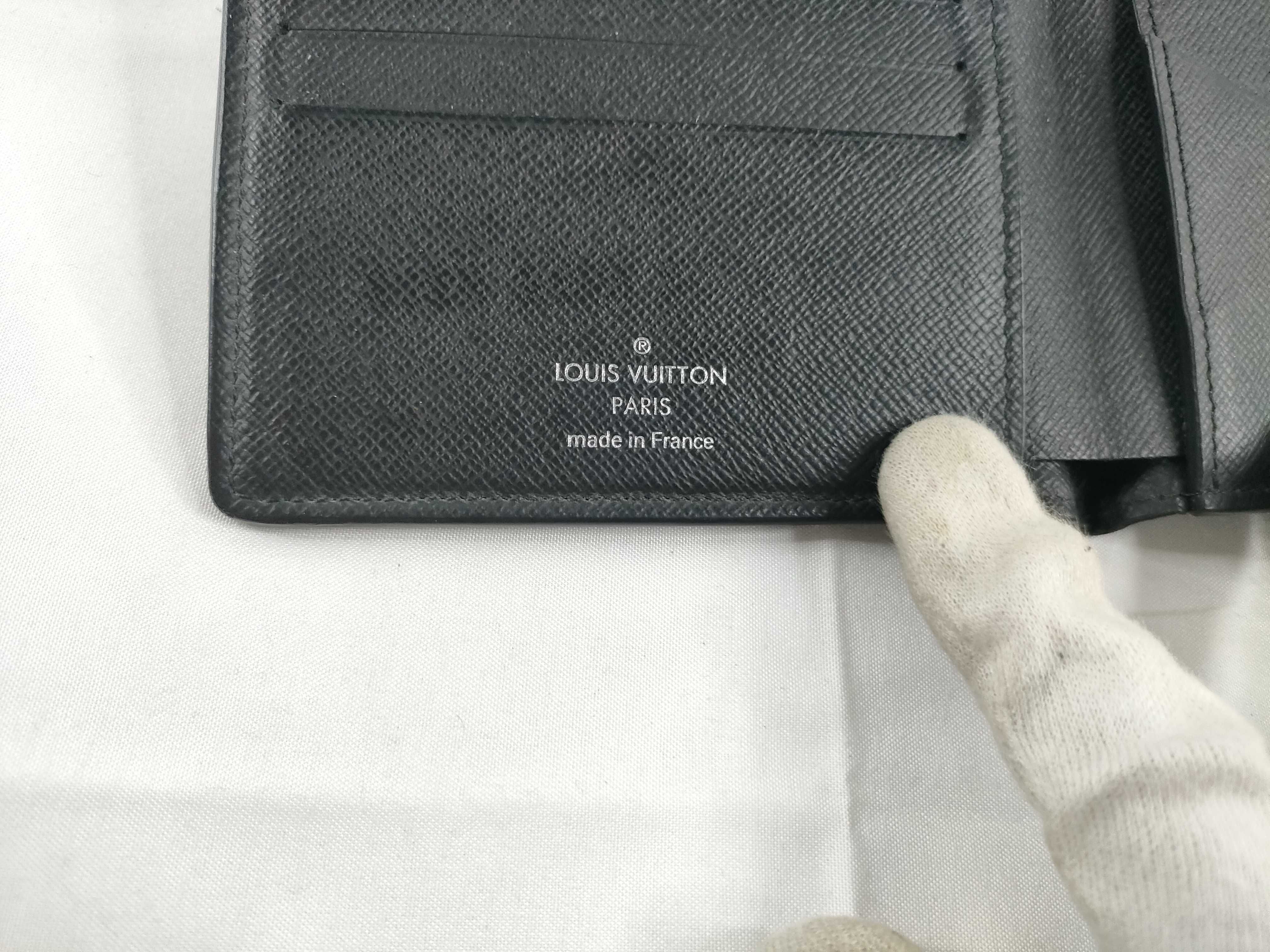 Taiga Louis Vuitton Taiga Multiple Billfold — view 9