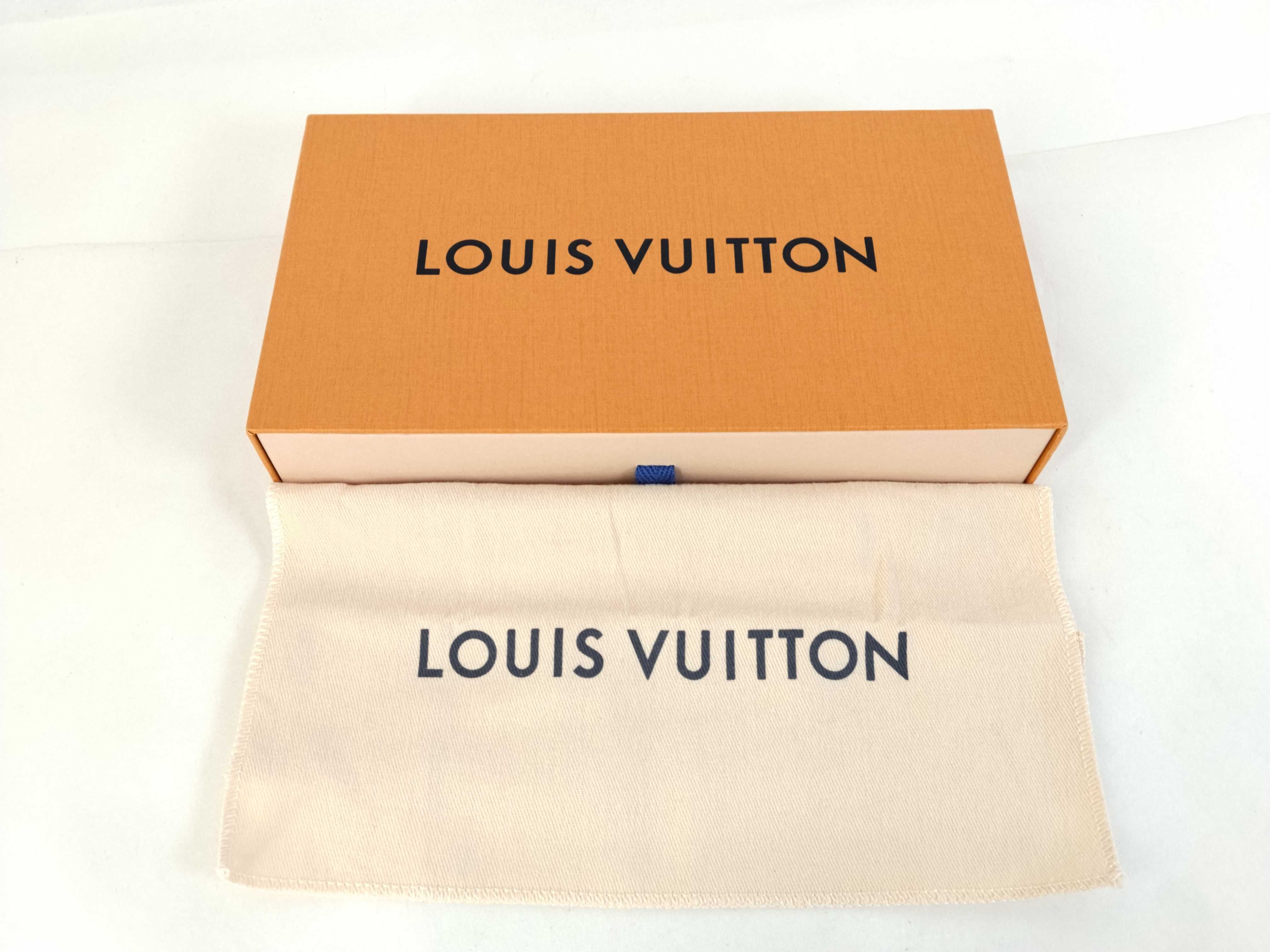 LV Long Wallet Monogram Giant Wallet — view 15