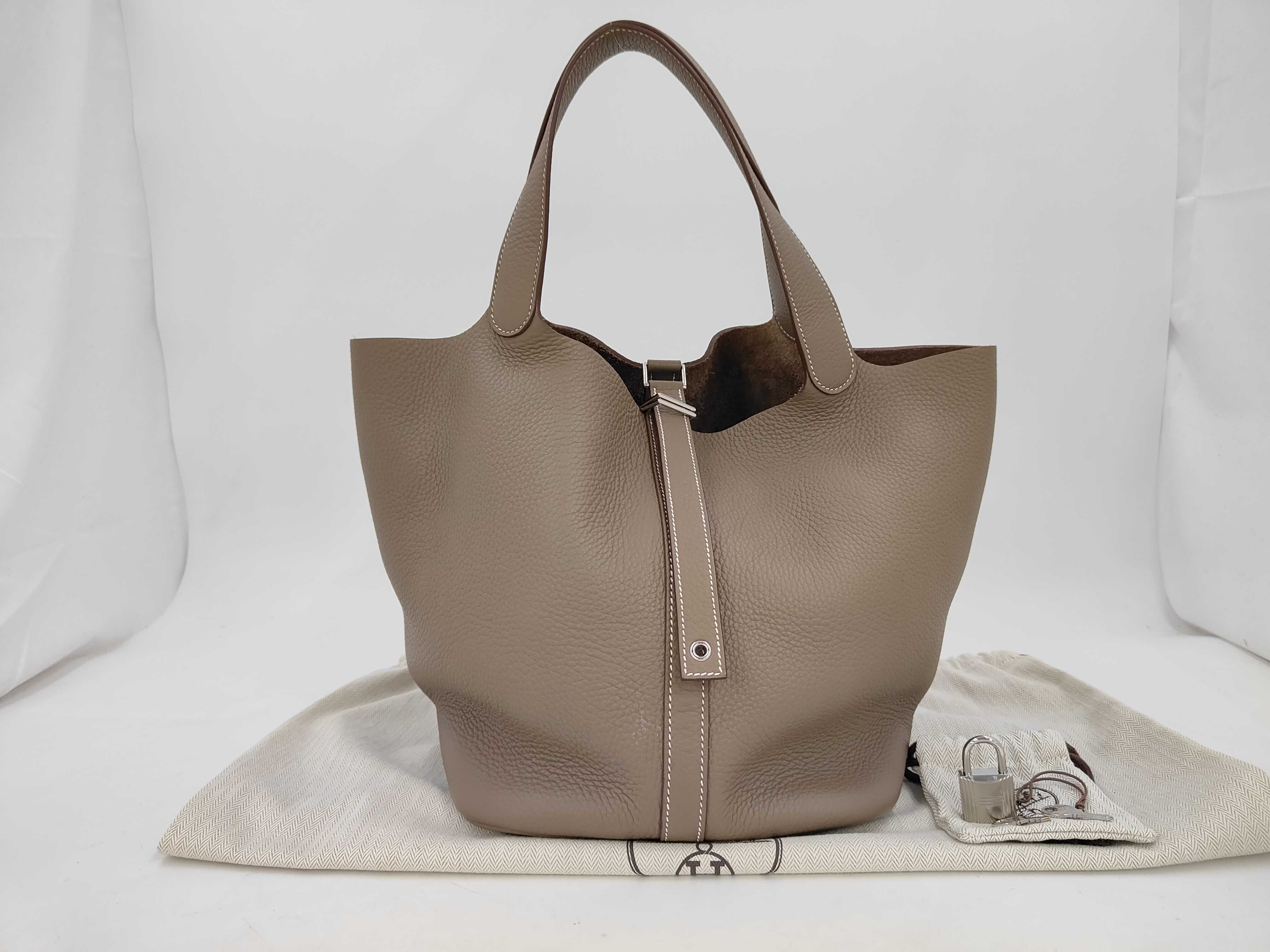 Picotin Lock GM Taurillon Clemence Etoupe SS W stamp handbag