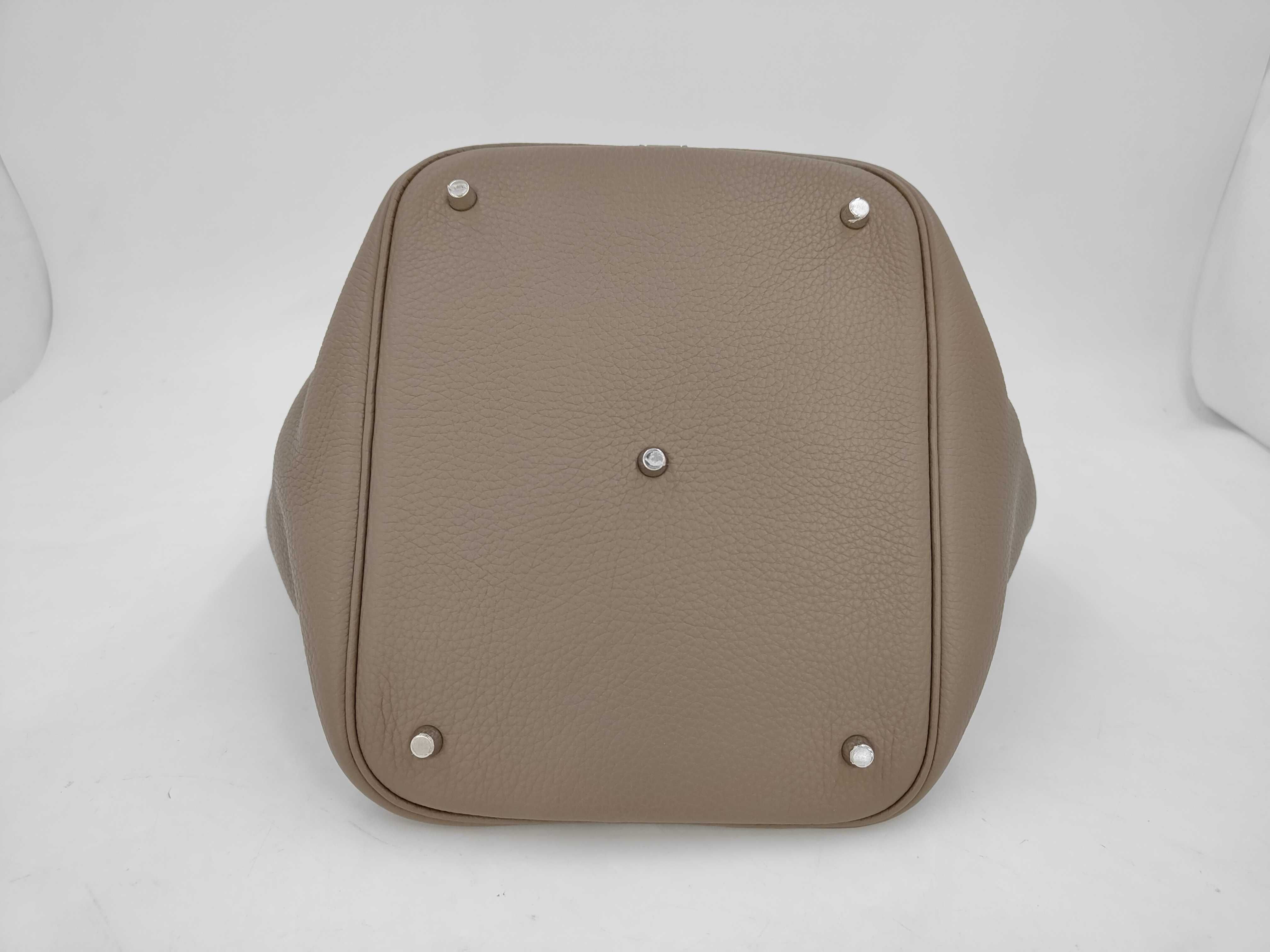 Picotin Lock GM Taurillon Clemence Etoupe SS W stamp handbag — view 6