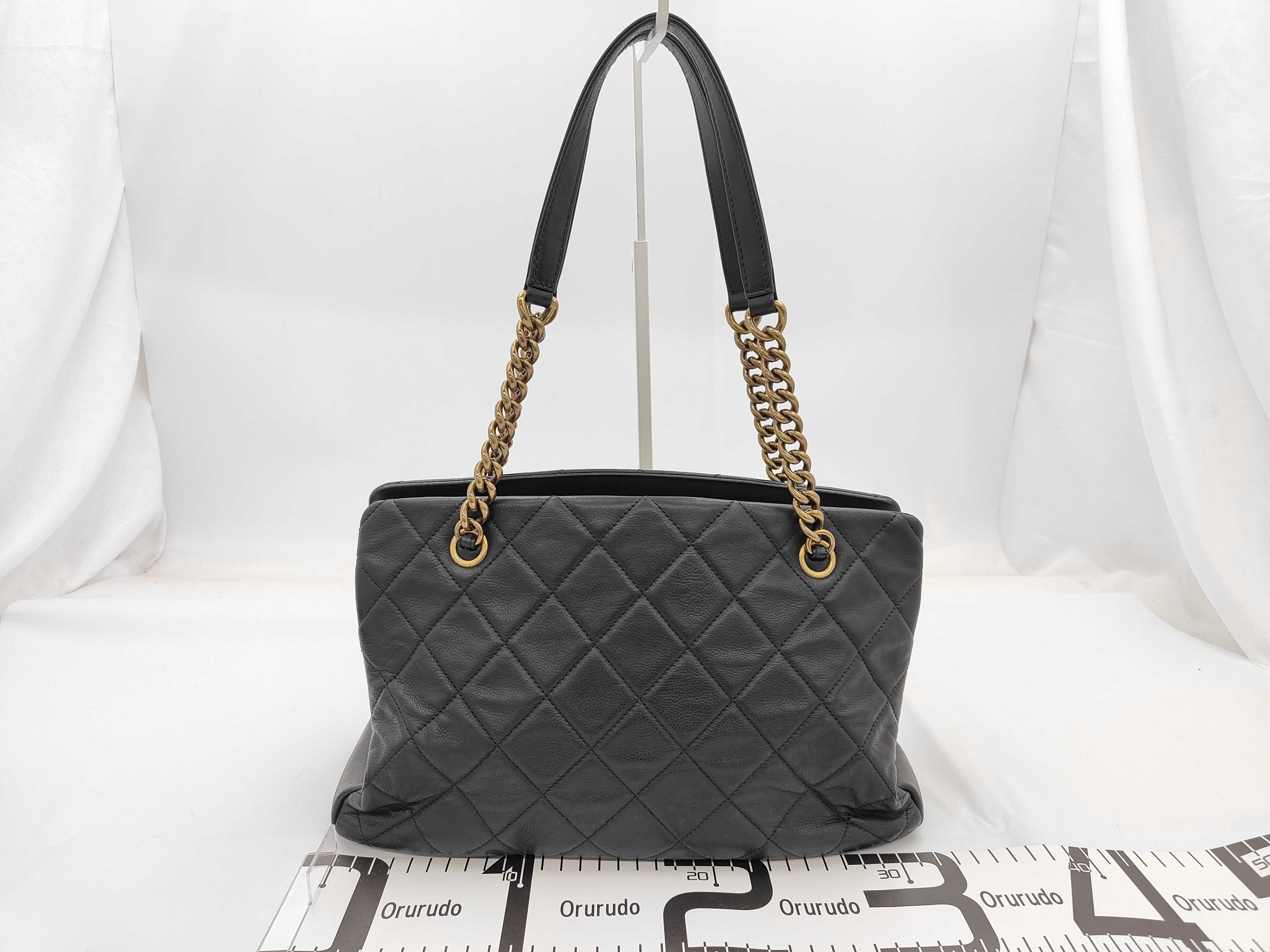 Matelassé Chain Shoulder Bag — view 2