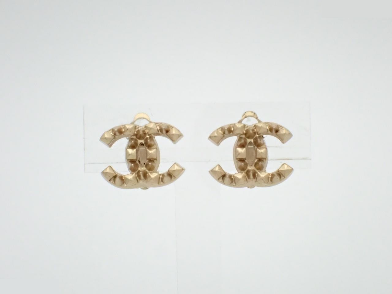 earrings, model 03P, Coco Mark, studs, gold, 1.7cm wide.
