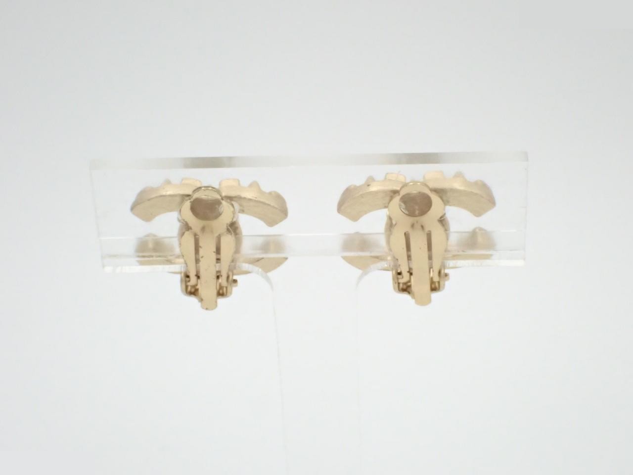 earrings, model 03P, Coco Mark, studs, gold, 1.7cm wide. — view 2
