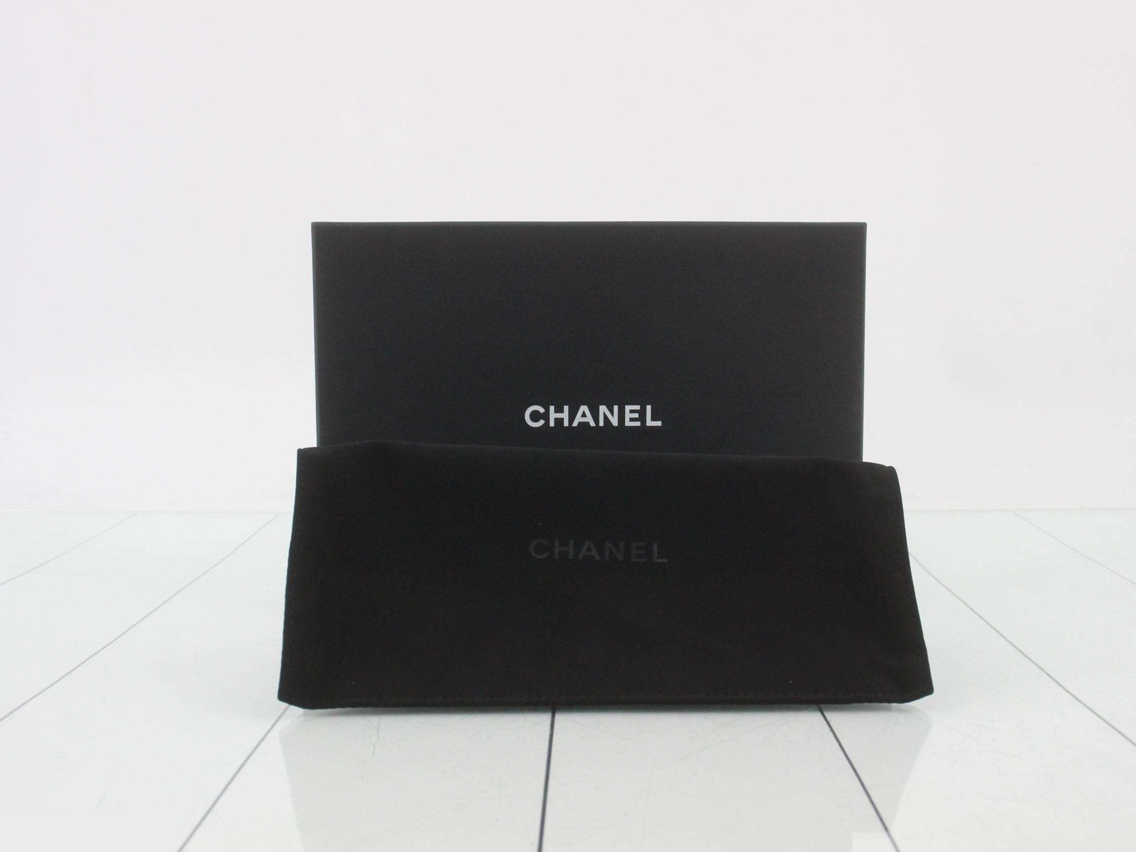 Book Lambskin Matelassé Chain Wallet — view 5