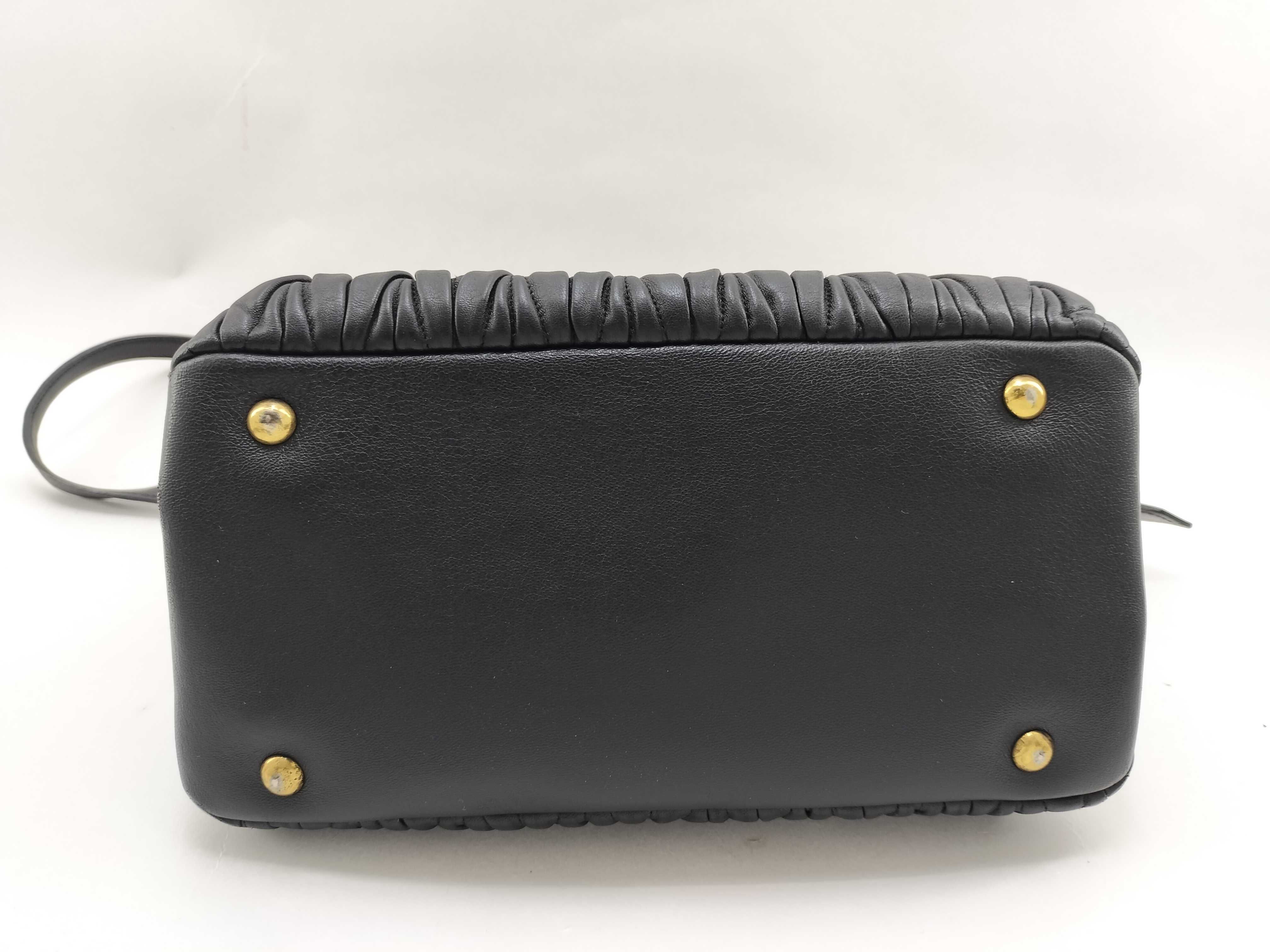 Matelassé Leather Handbag Shoulder Bag Black Serial Handbag — view 4
