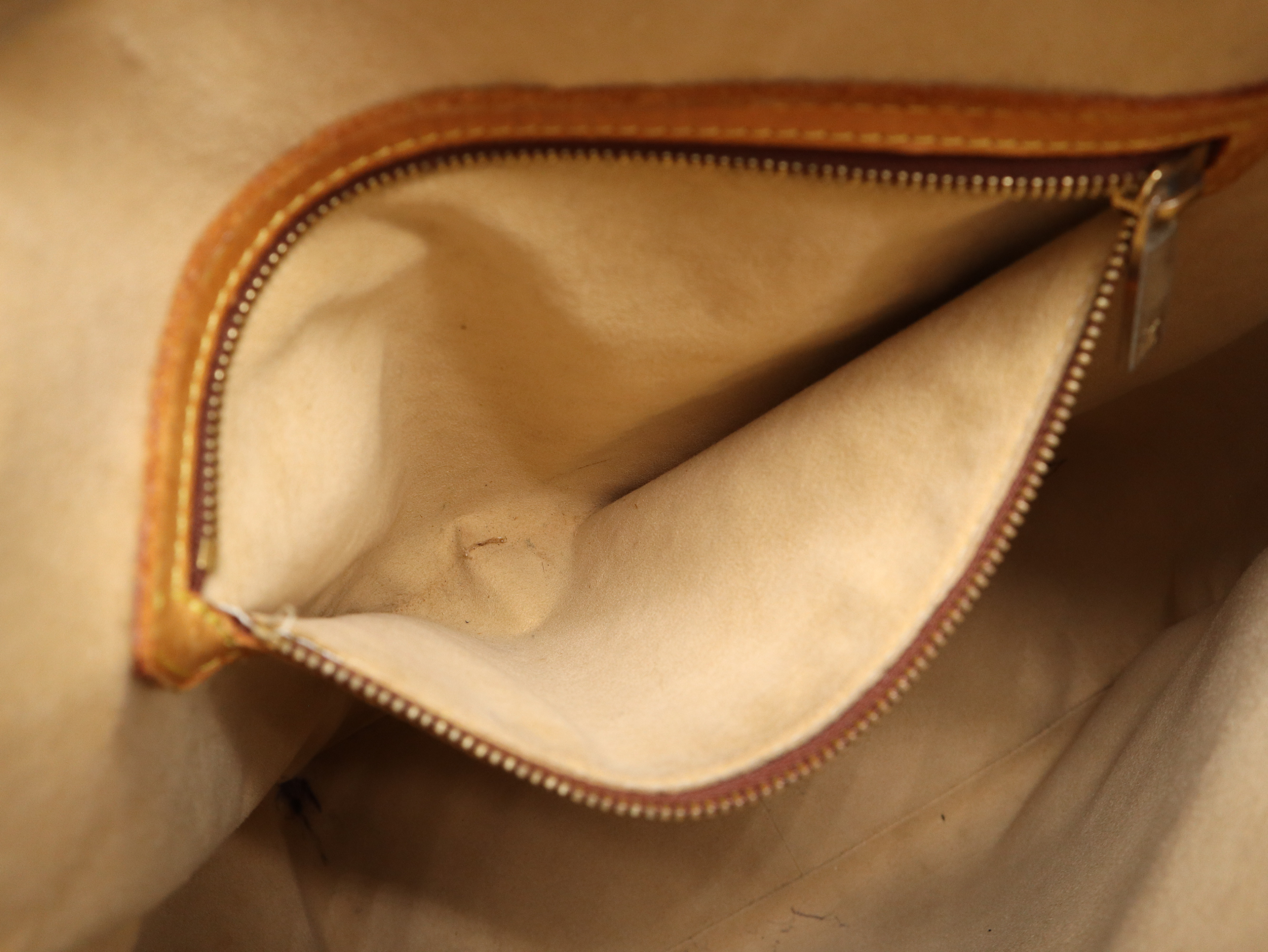 M51145 Monogram Looping GM Shoulder Bag — view 11