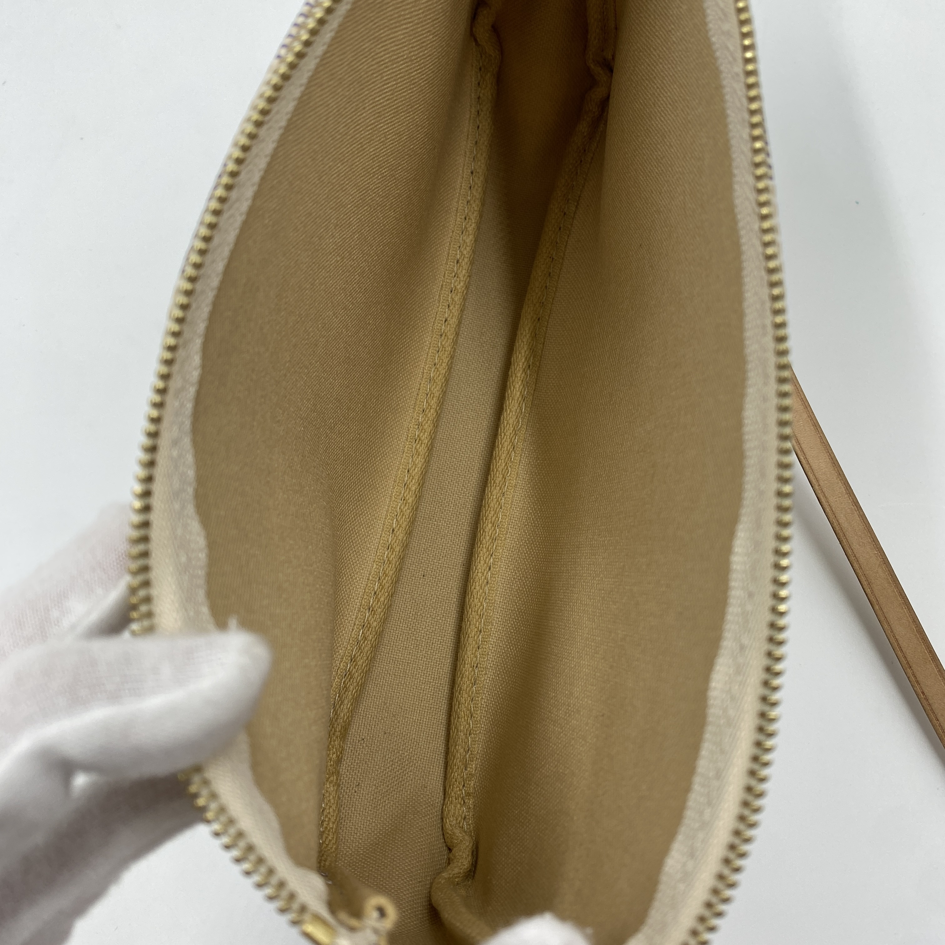 Pochette Accessoires (old model) Shoulder bag with dust bag and box. — view 14