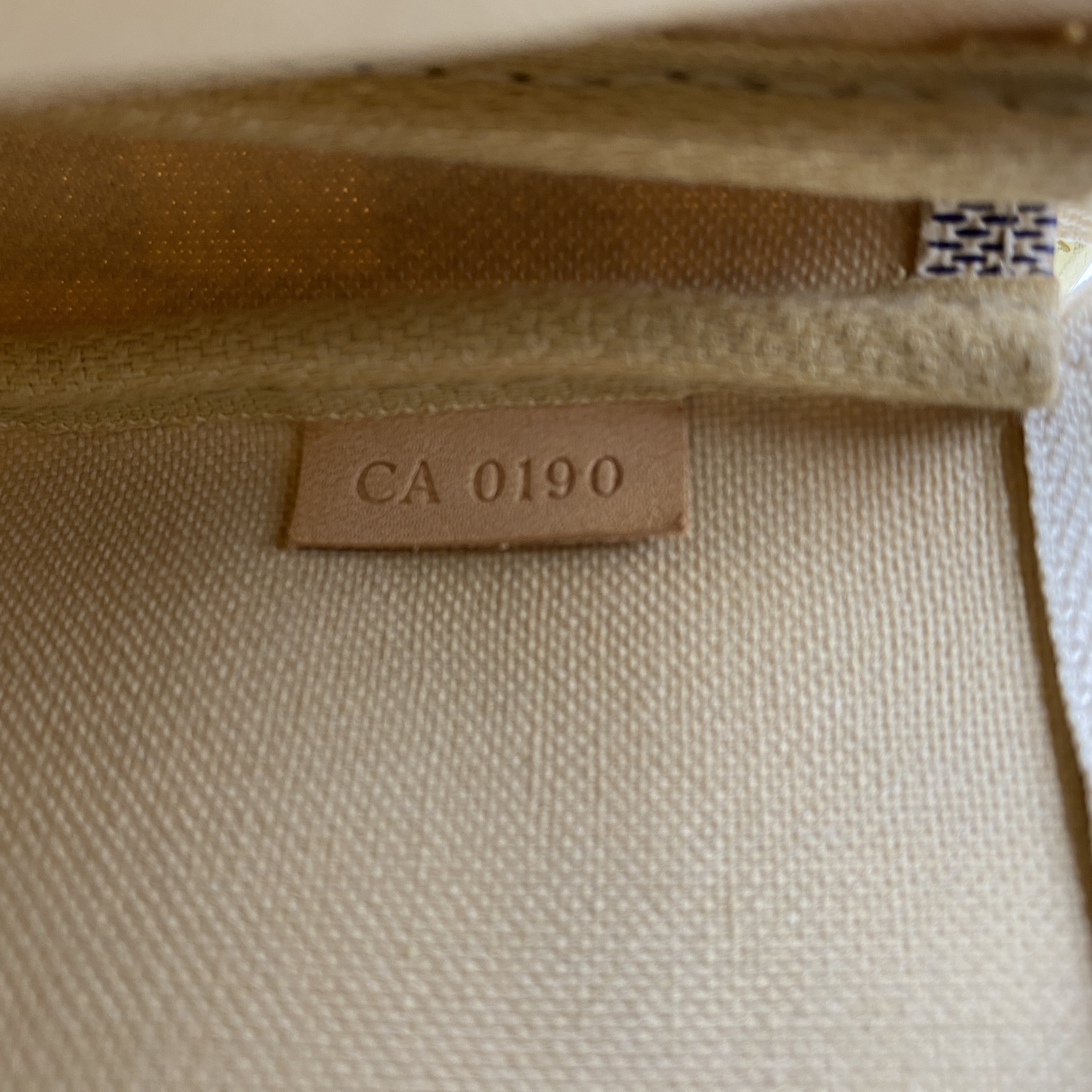 Pochette Accessoires (old model) Shoulder bag with dust bag and box. — view 15