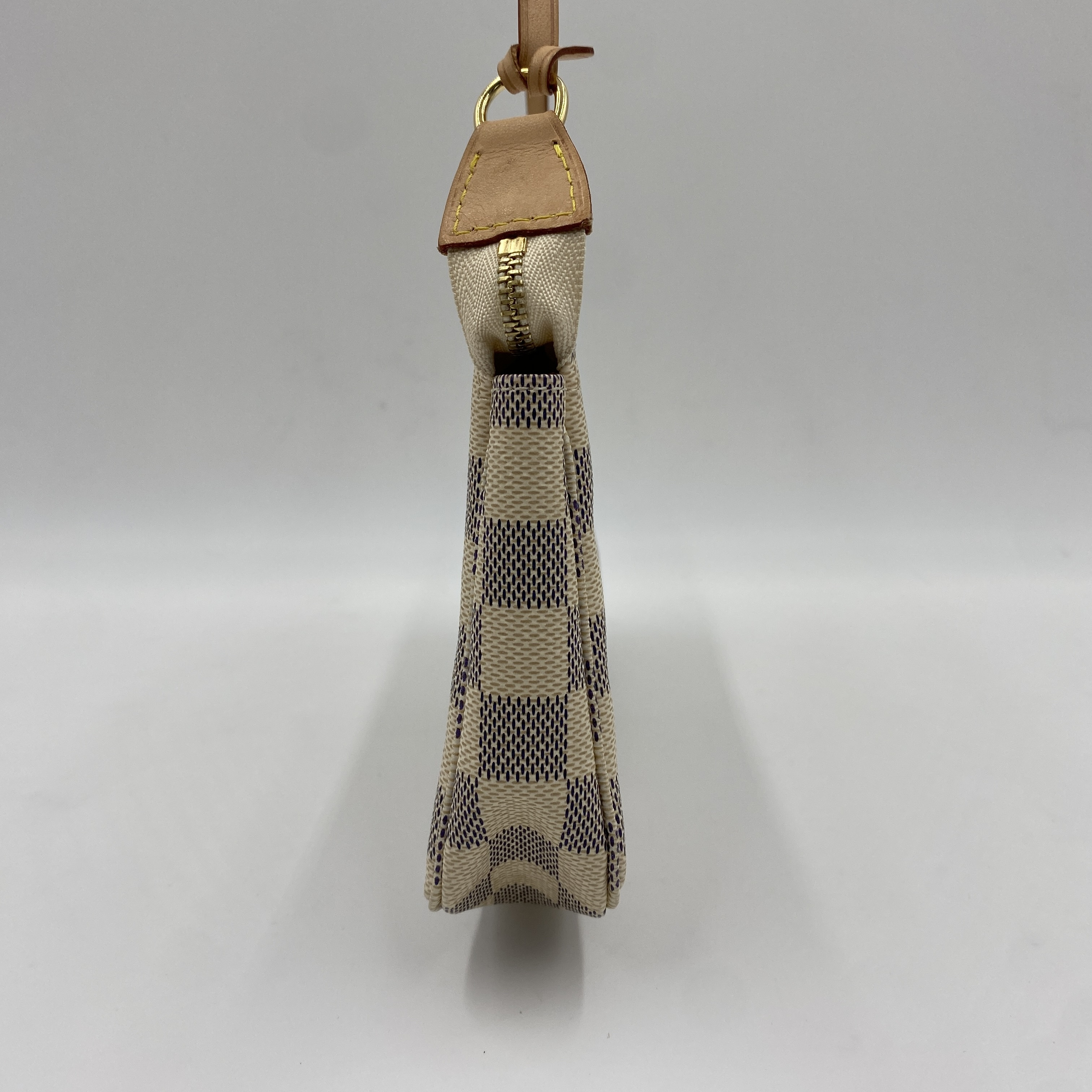 Pochette Accessoires (old model) Shoulder bag with dust bag and box. — view 4