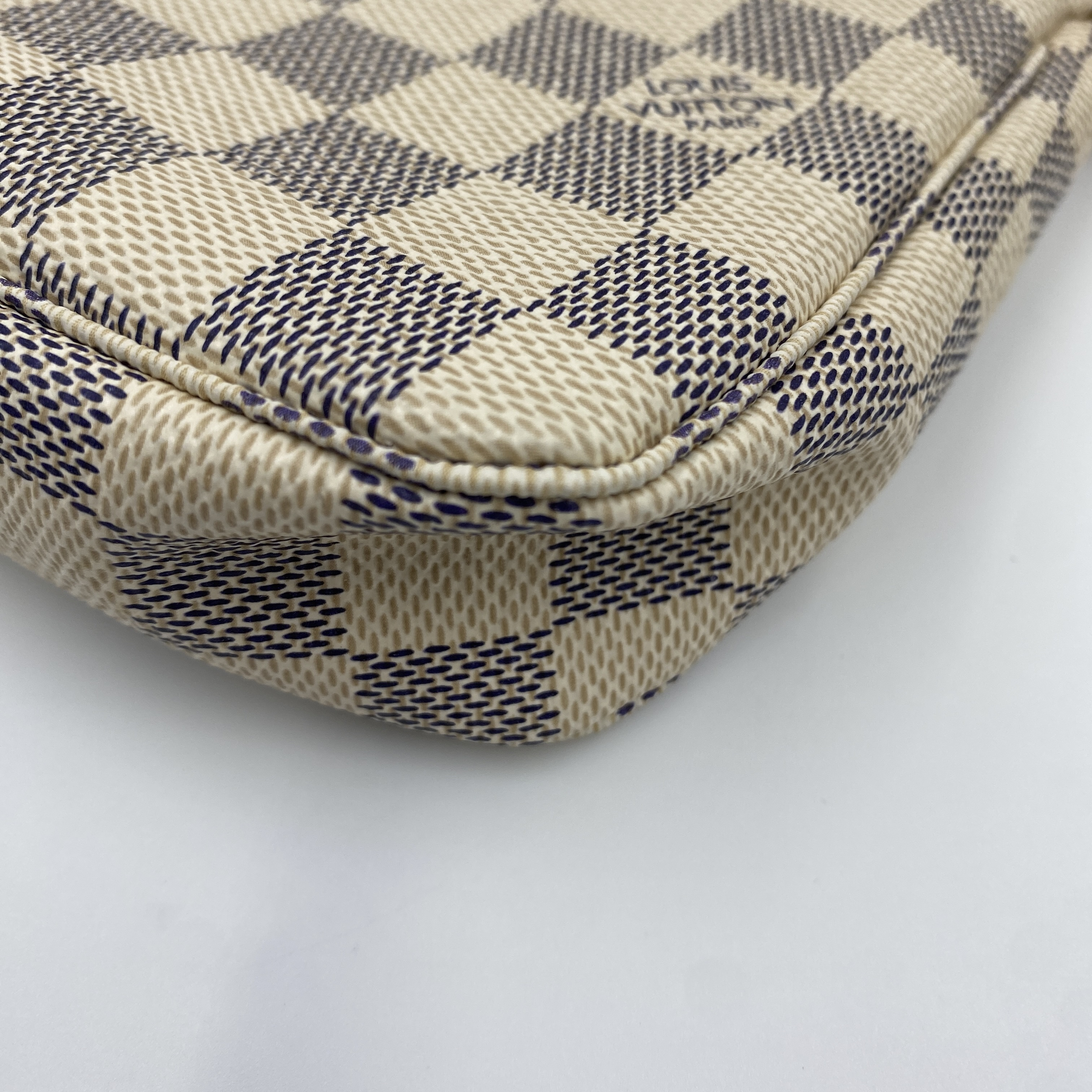 Pochette Accessoires (old model) Shoulder bag with dust bag and box. — view 8
