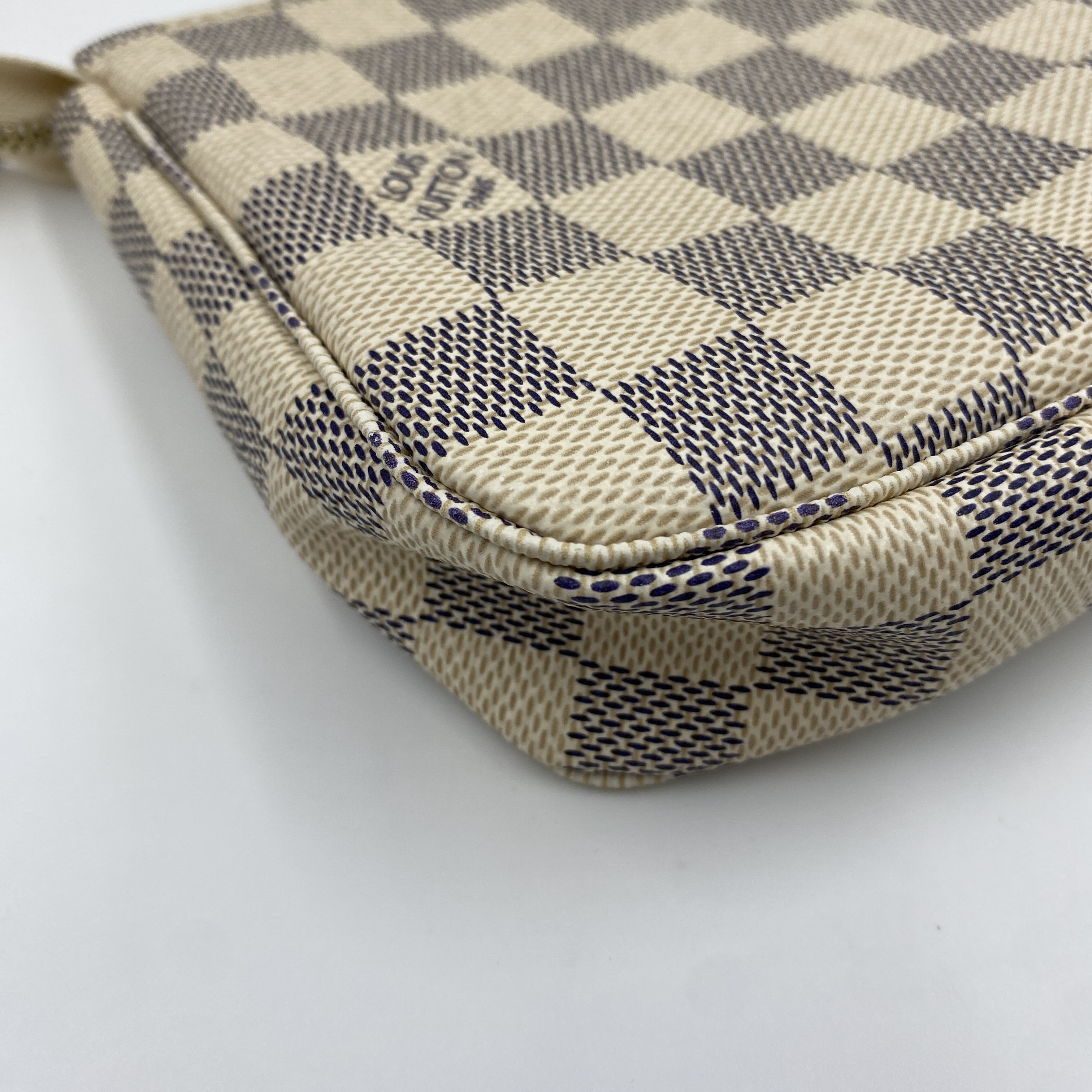 Pochette Accessoires (old model) Shoulder bag with dust bag and box. — view 9