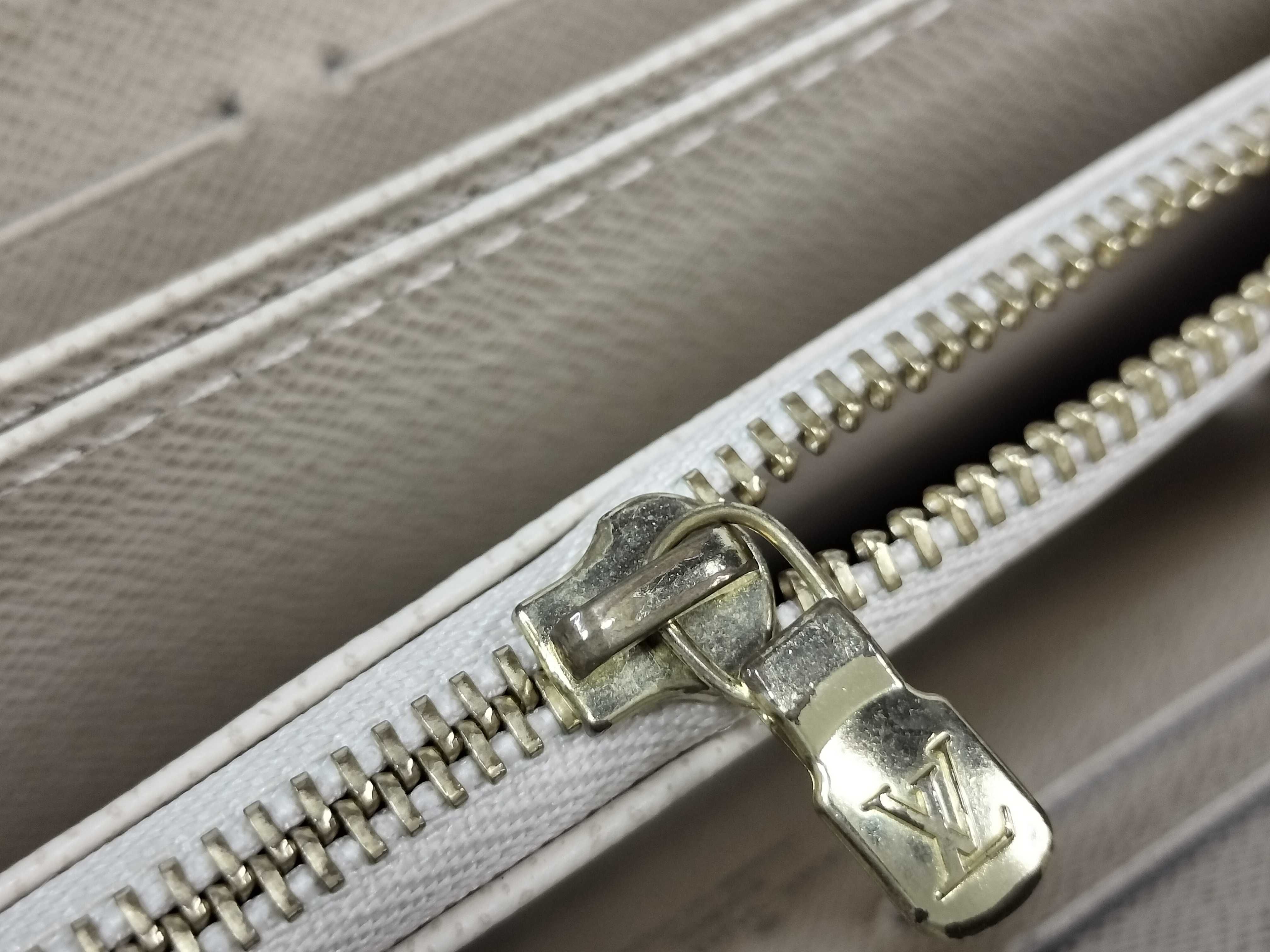 Damier Azur Zippy Wallet — view 9