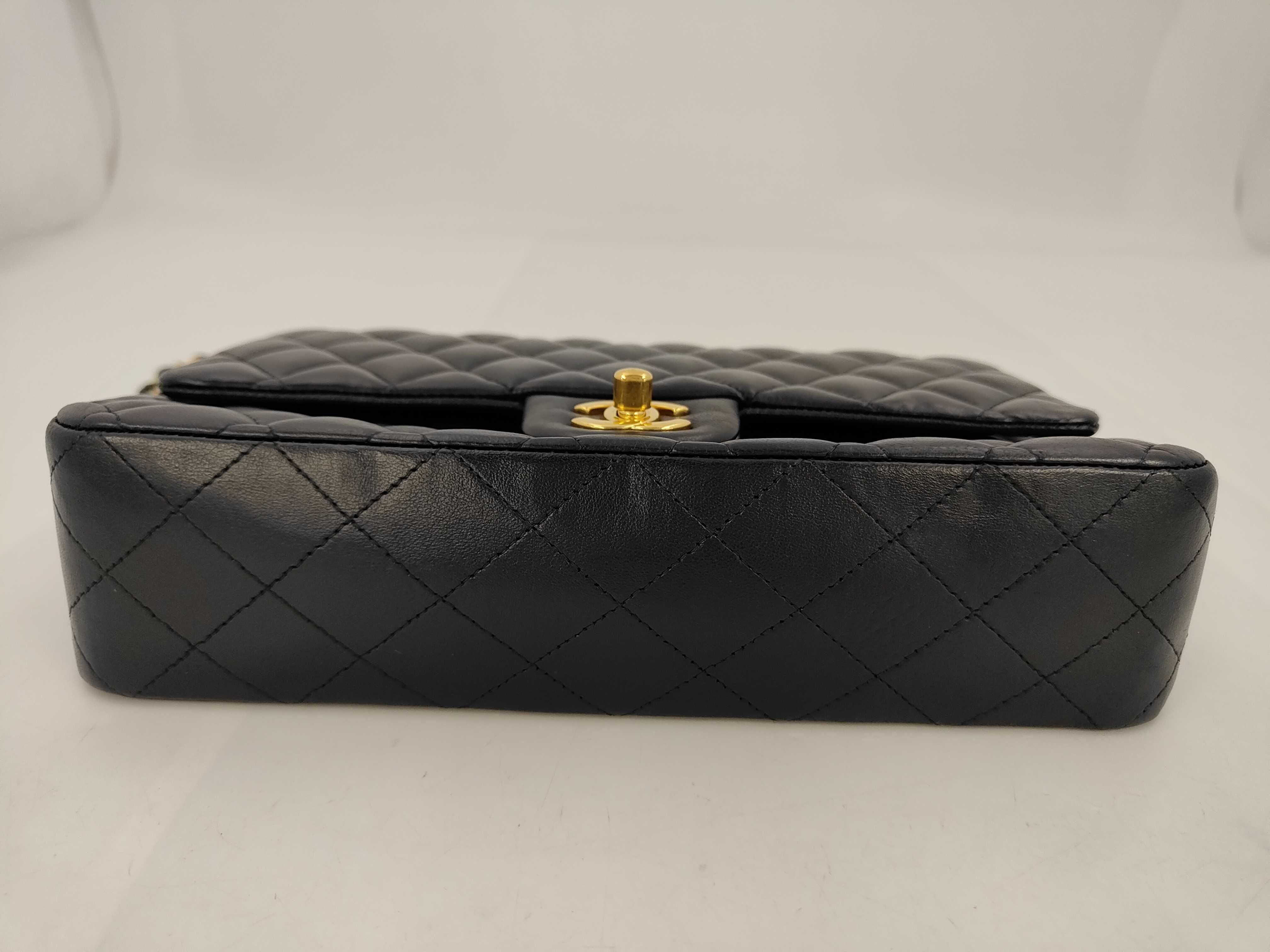 Double Flap CF Medium Chain Bag Black Gold Buckle Shoulder Bag — view 3