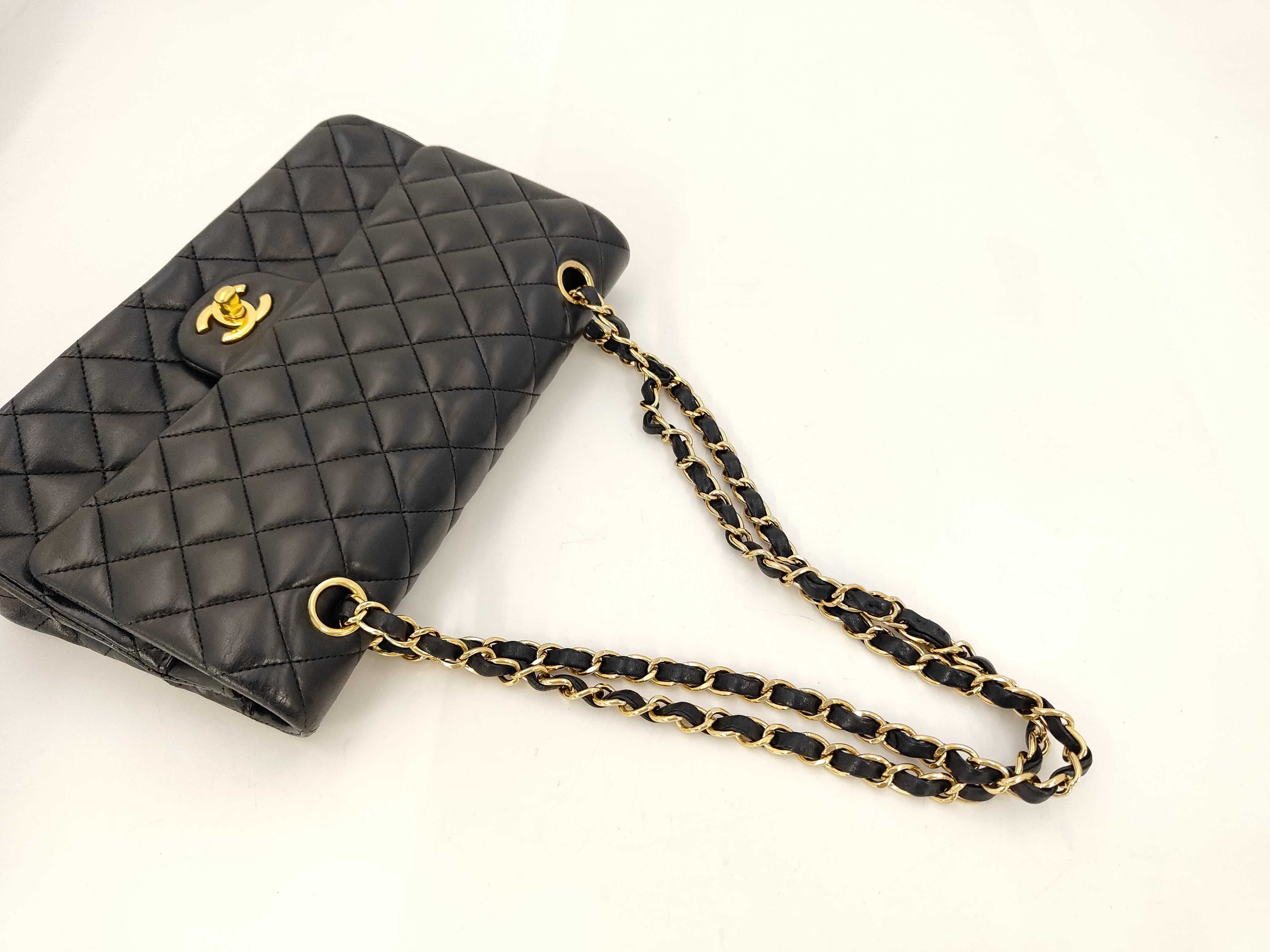 Double Flap CF Medium Chain Bag Black Gold Buckle Shoulder Bag — view 5