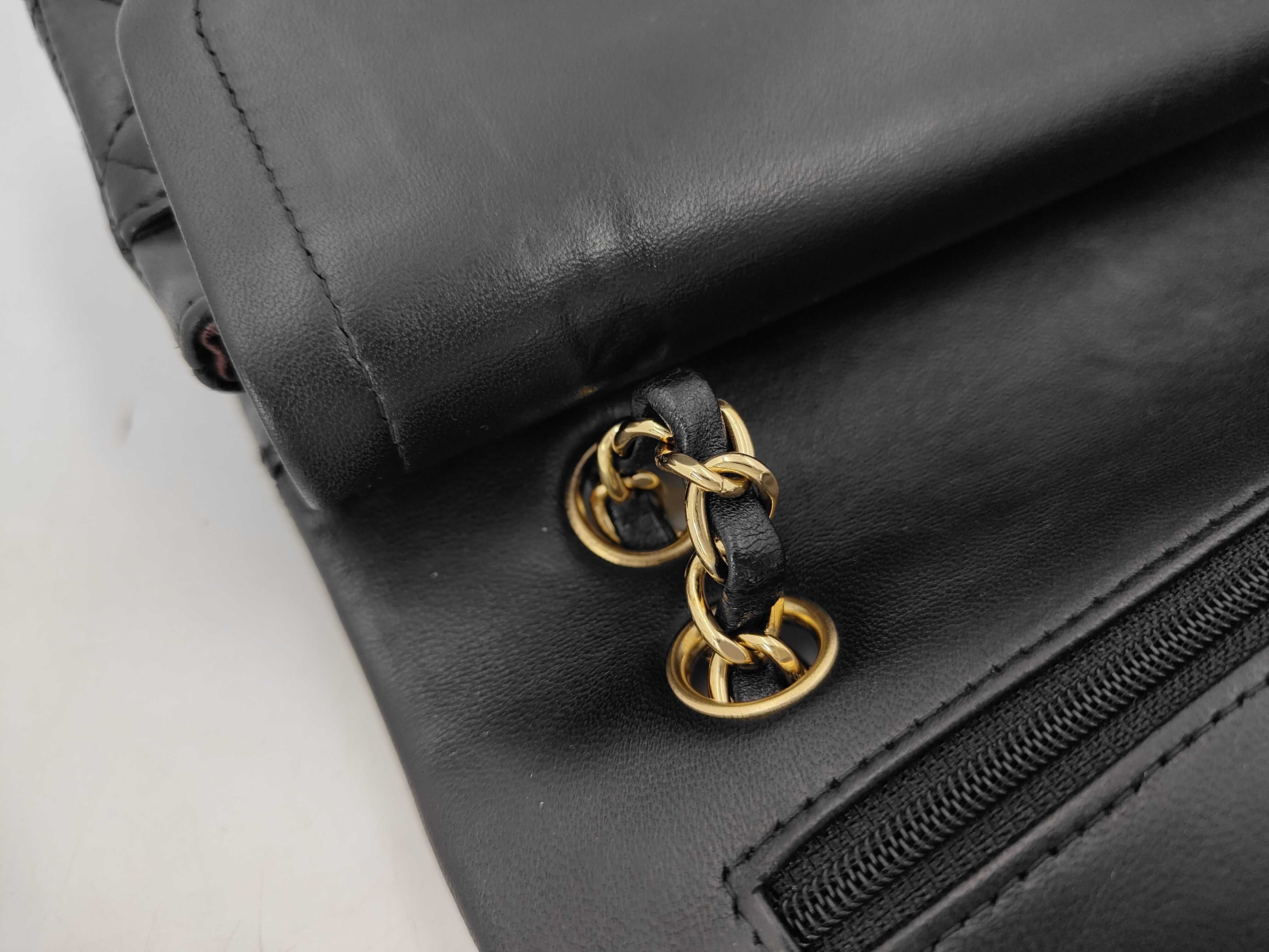 Double Flap CF Medium Chain Bag Black Gold Buckle Shoulder Bag — view 7