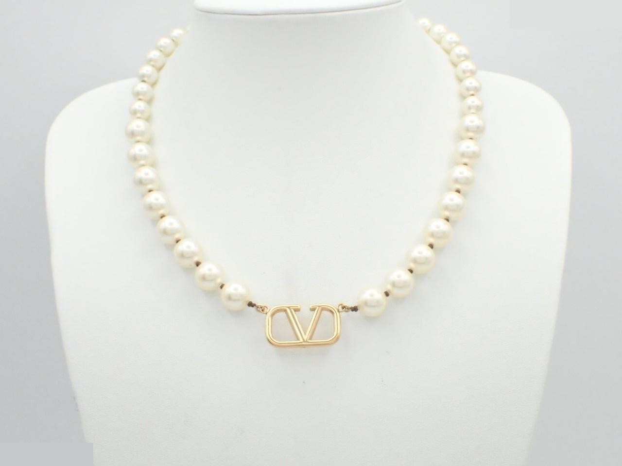 Other line: Precious metals, necklaces, pendants, pearls, neck circumference approximately 44 cm. — view 3