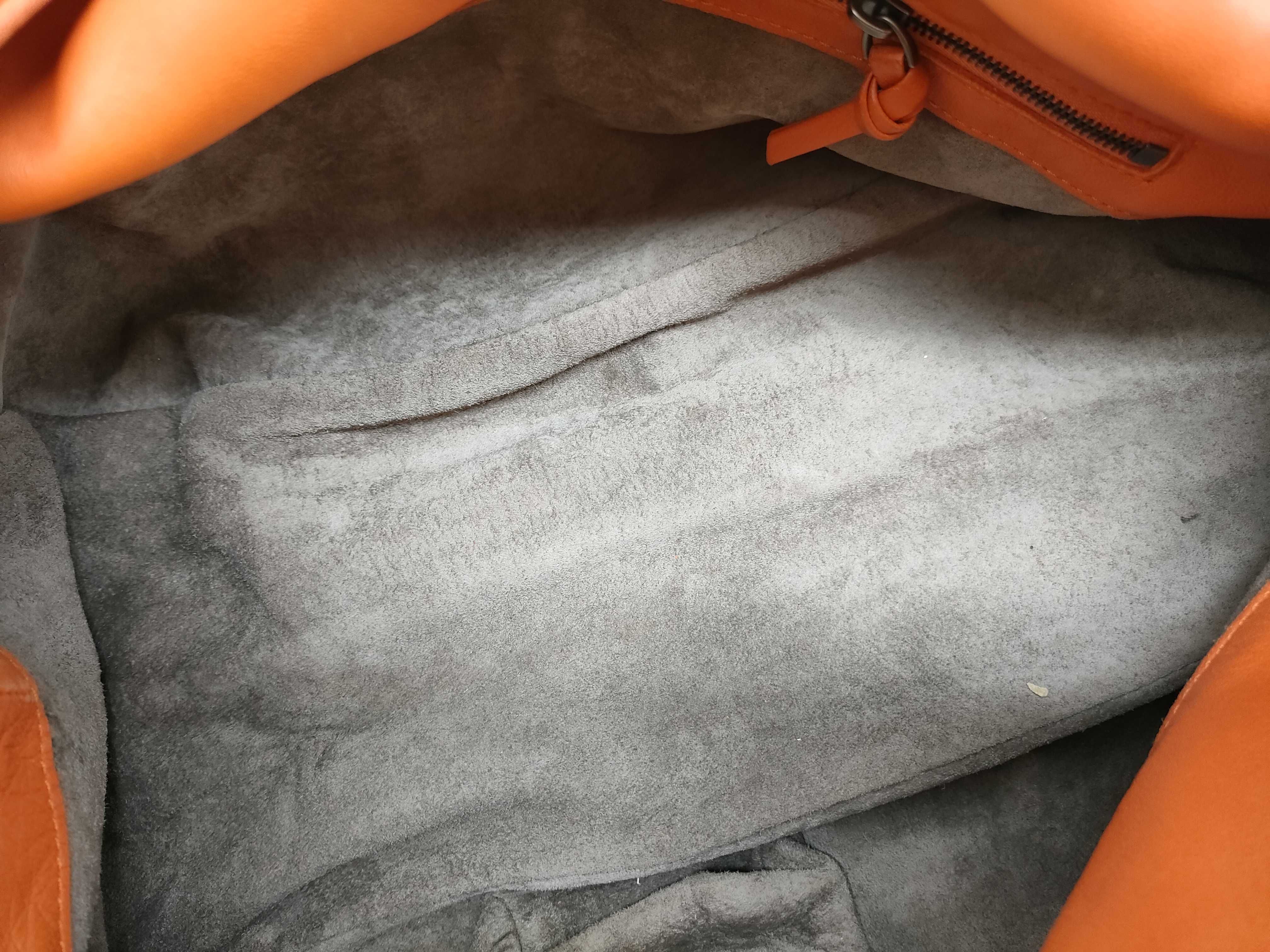 Intrecciato Medium Campana Orange Handbag — view 9