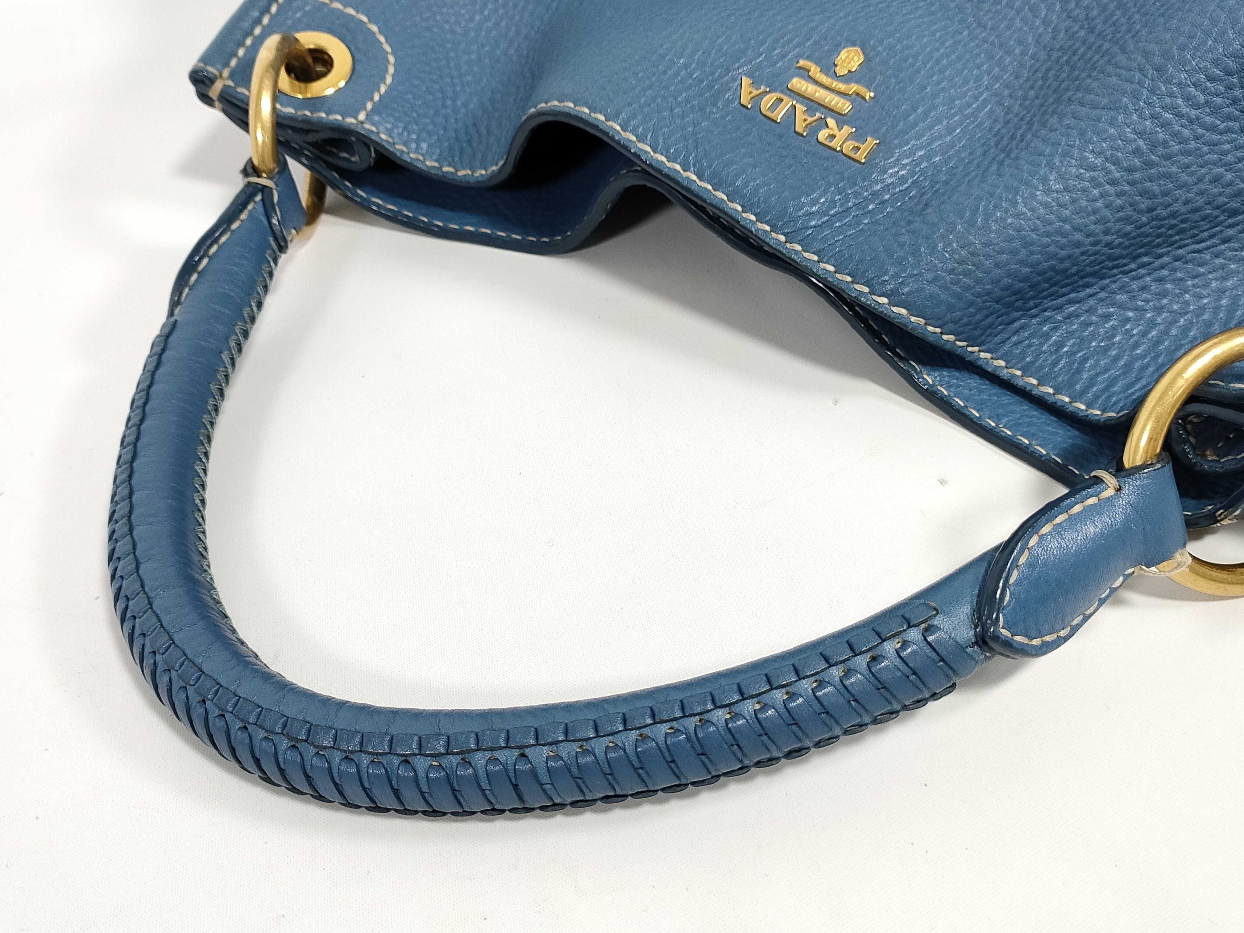 Vitello Daino Leather Gold Logo Shoulder Bag — view 3