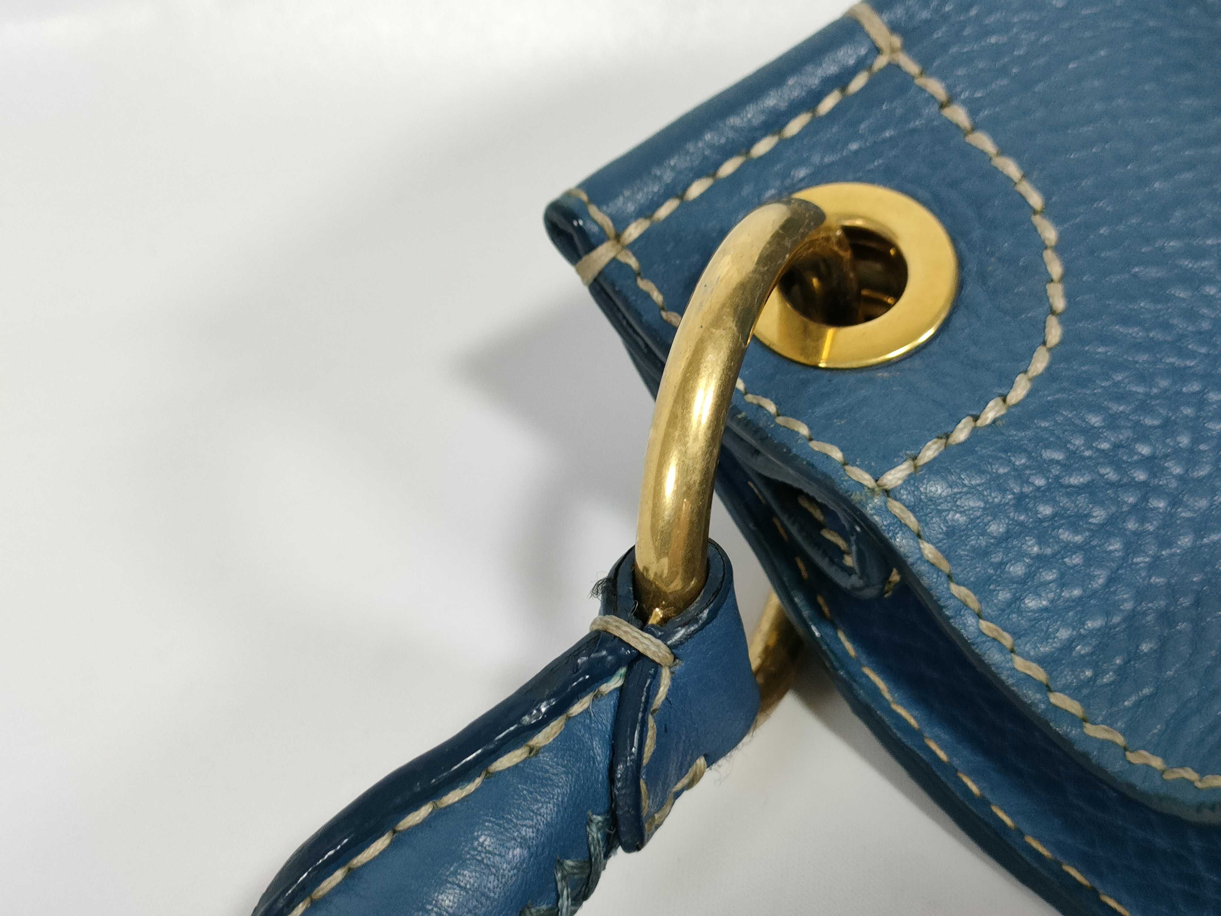 Vitello Daino Leather Gold Logo Shoulder Bag — view 5