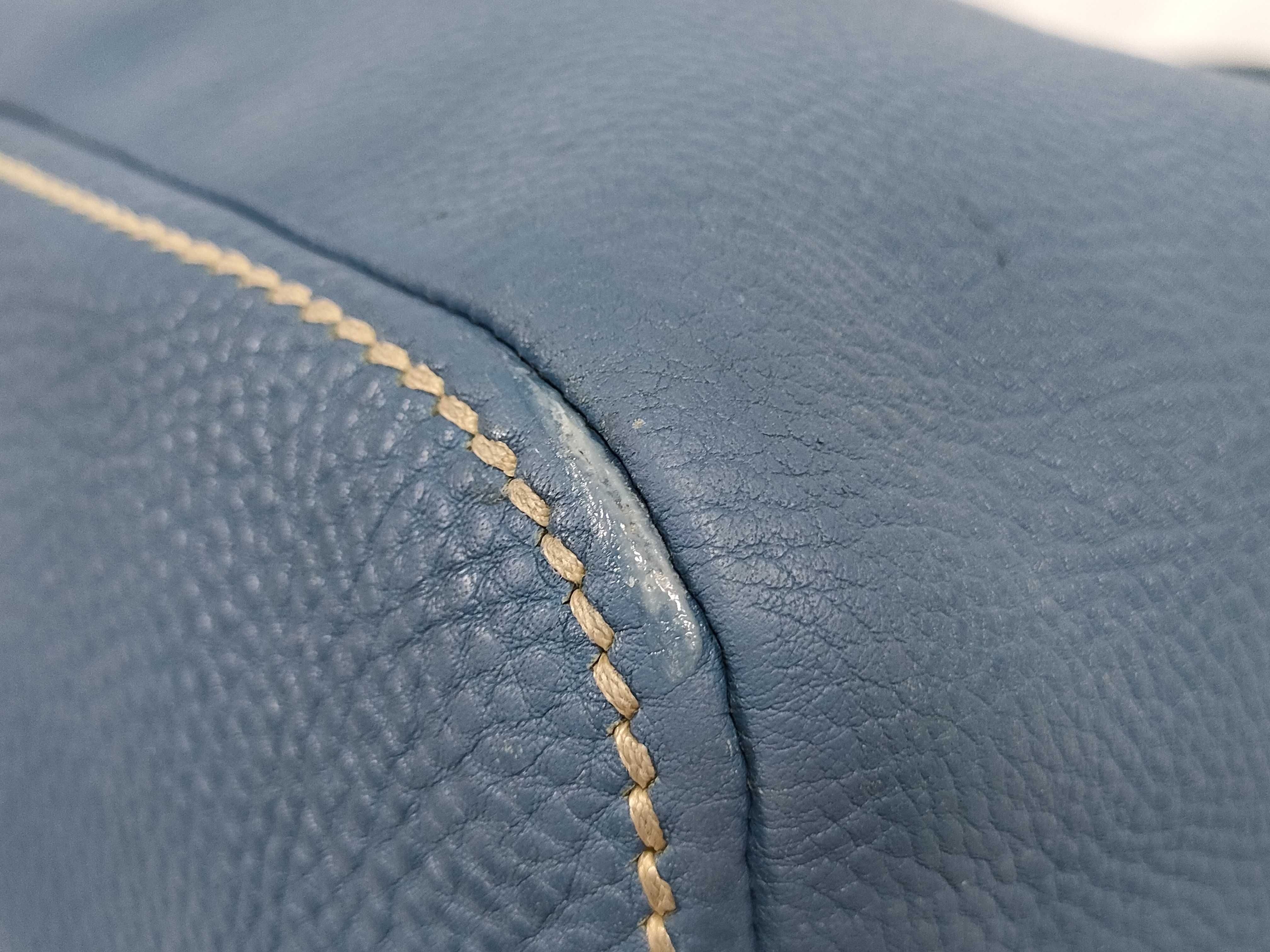 Vitello Daino Leather Gold Logo Shoulder Bag — view 6