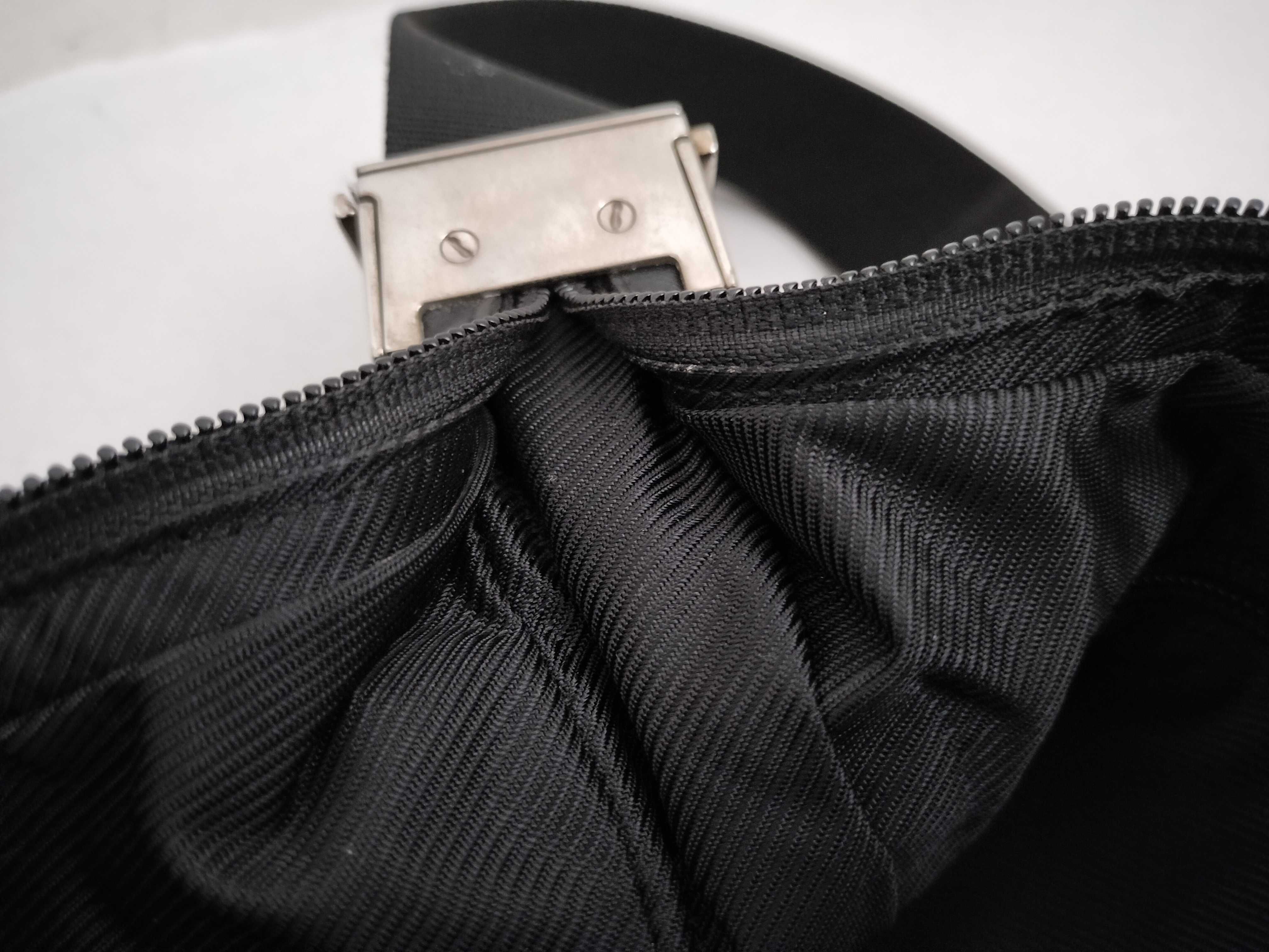 GG Canvas Shoulder Bag (Black) — view 9