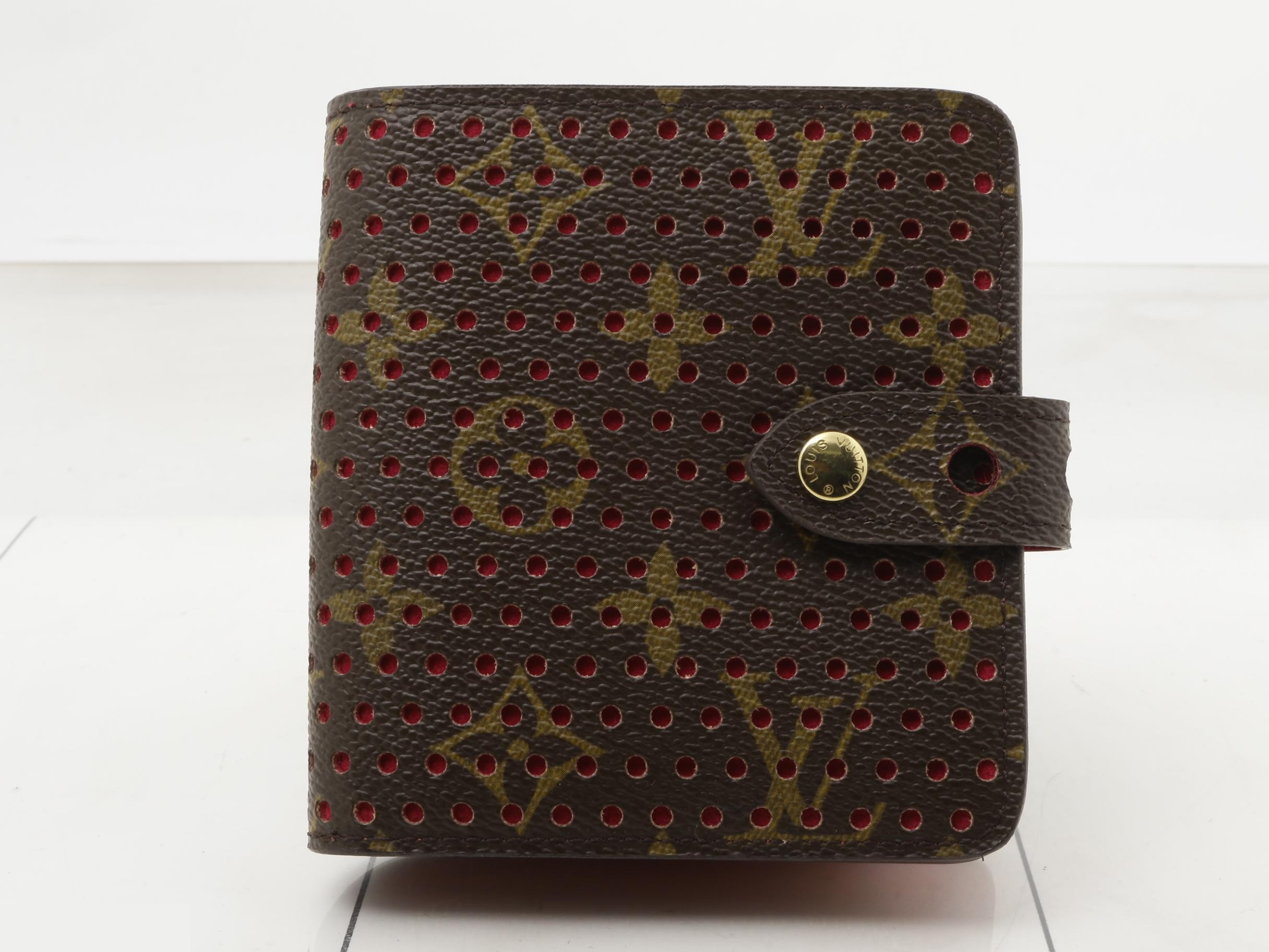 Compact Zip Perfo (stored item)