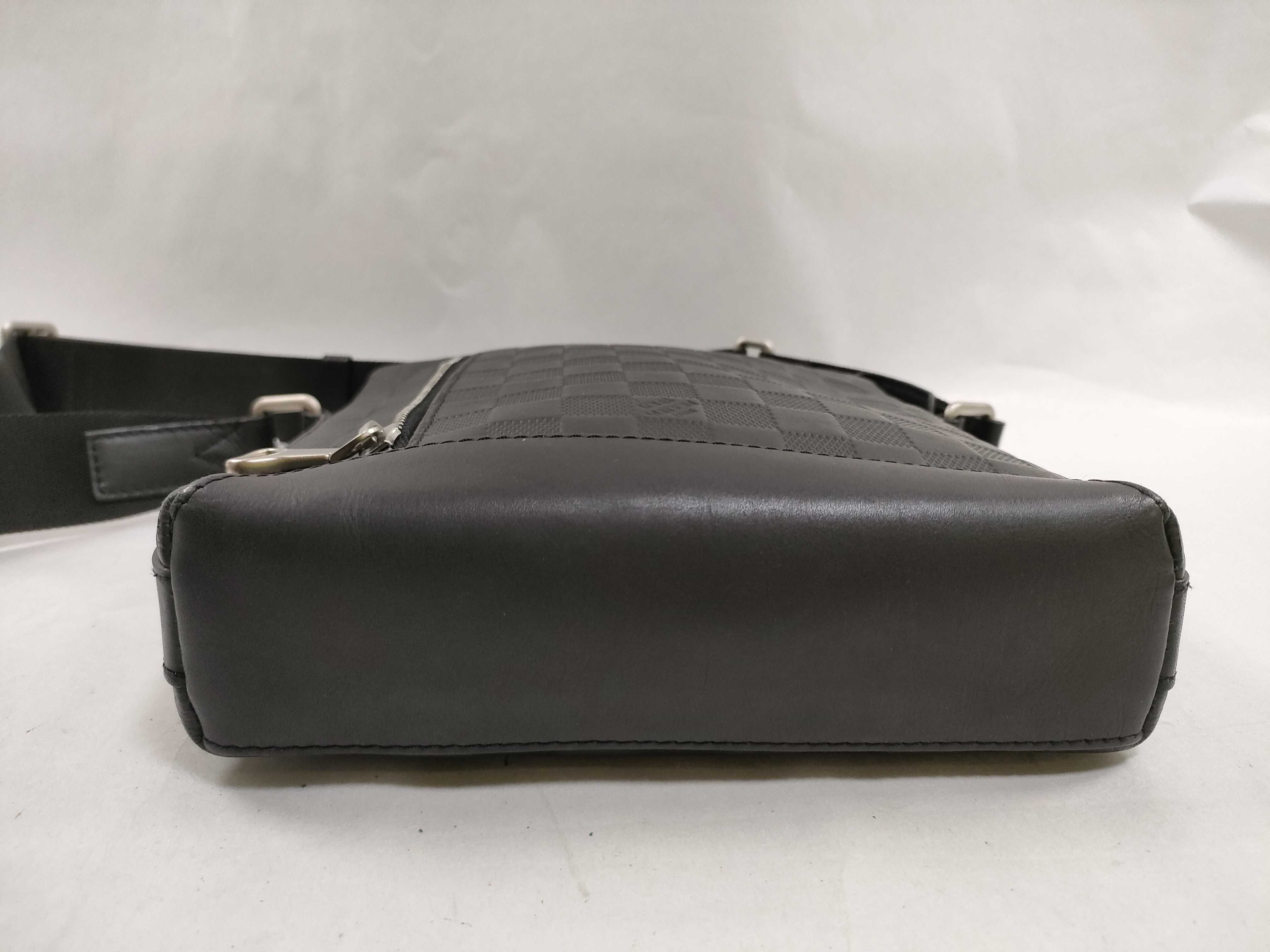 Damier Infini PH- Discovery Messenger Bag BB Black Canvas Shoulder Bag — view 9