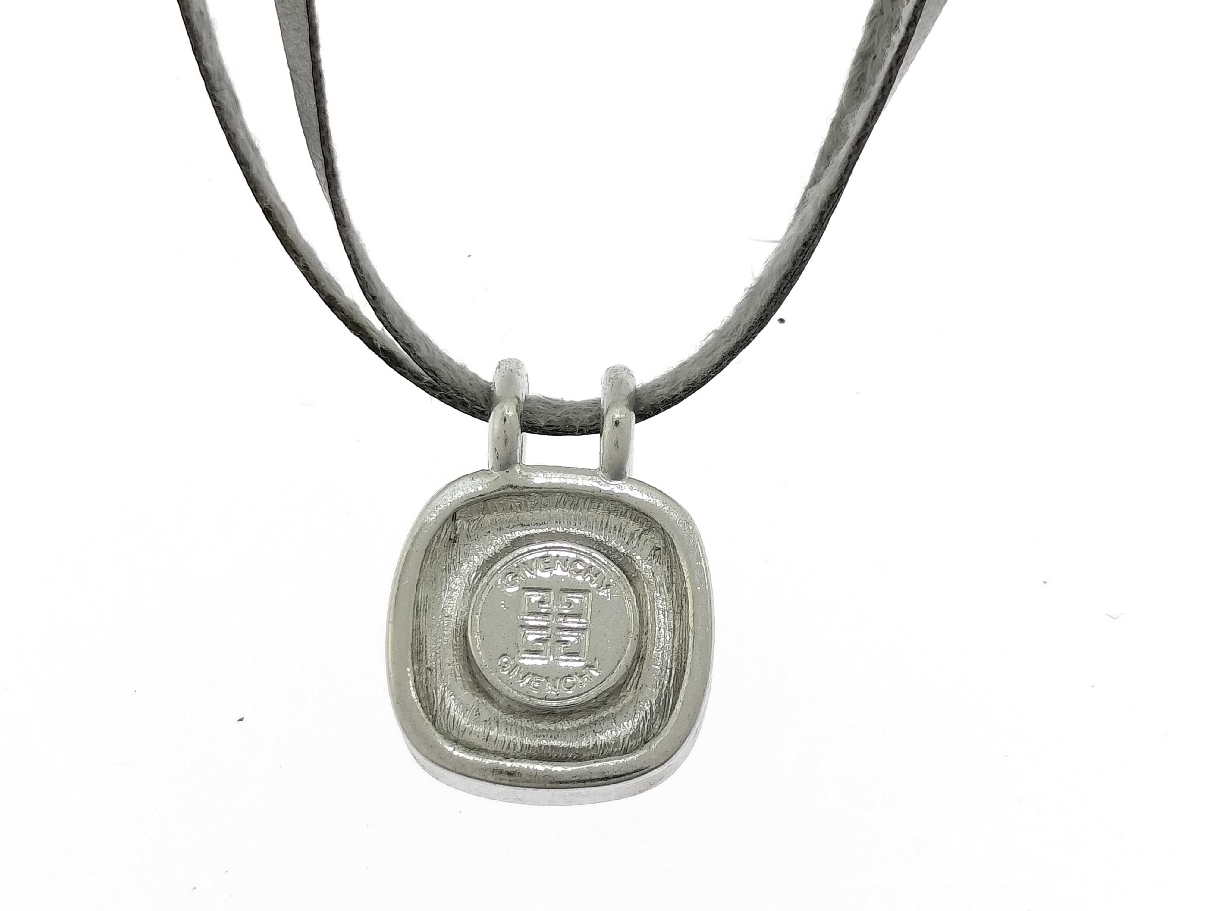 accessories necklace — view 2