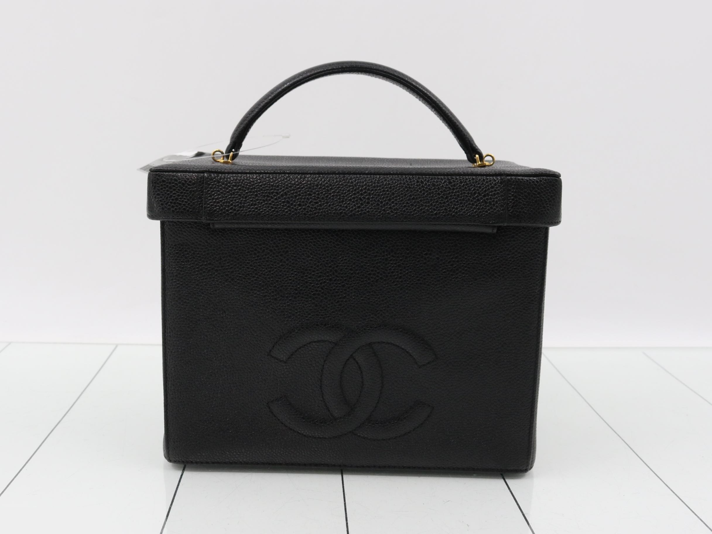Caviar vanity bag, with seal and card. — view 2