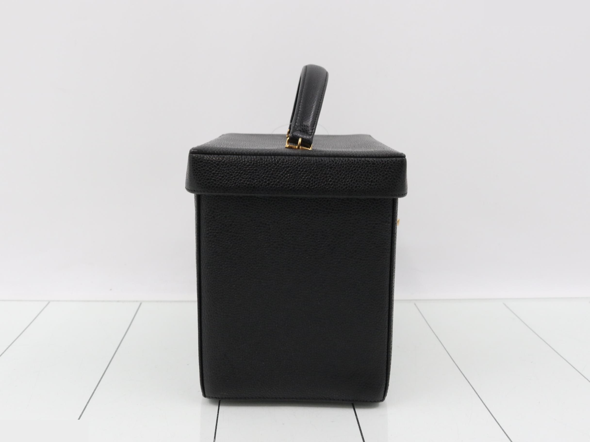 Caviar vanity bag, with seal and card. — view 4