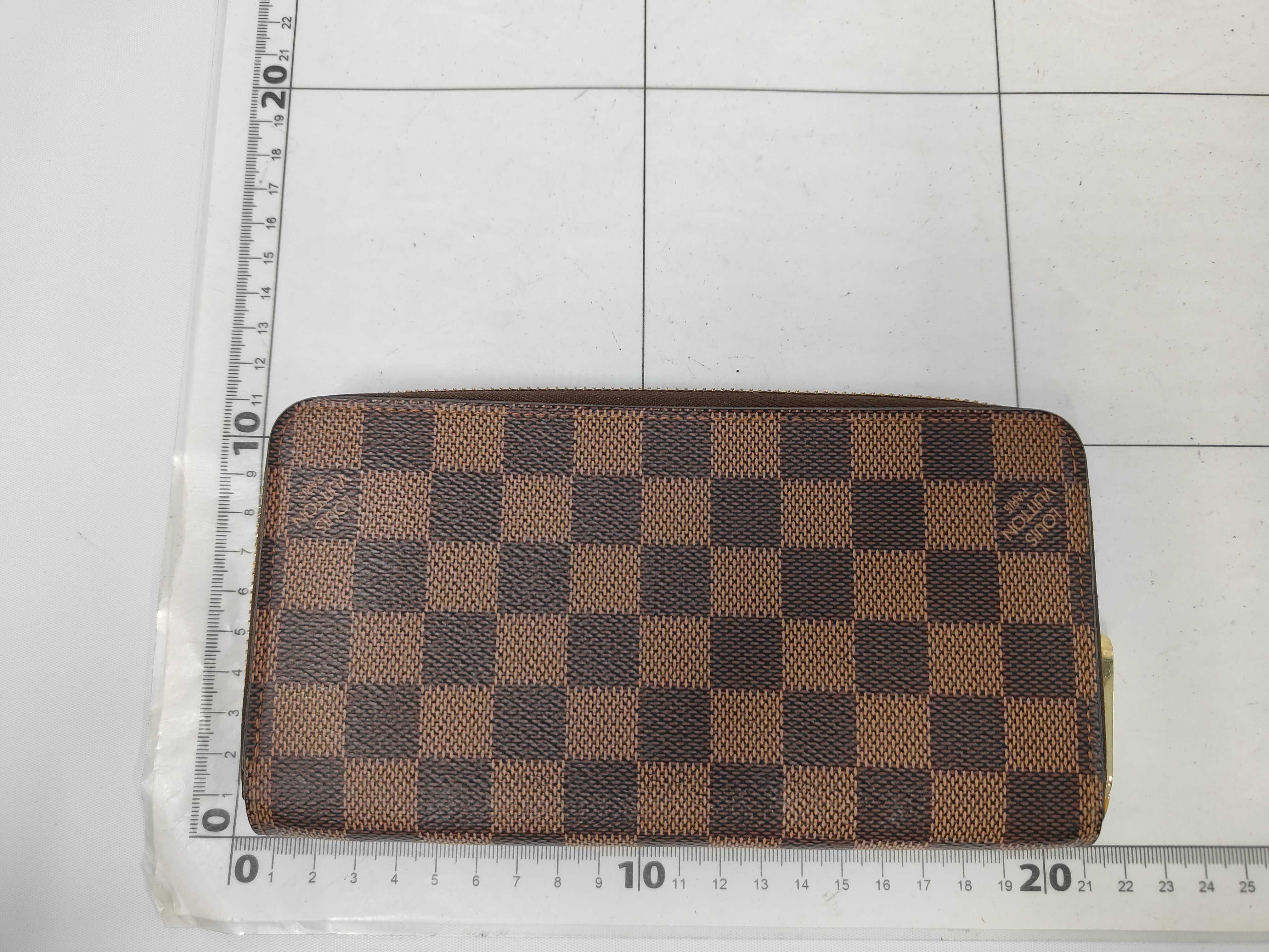 Damier Zippy Wallet — view 2