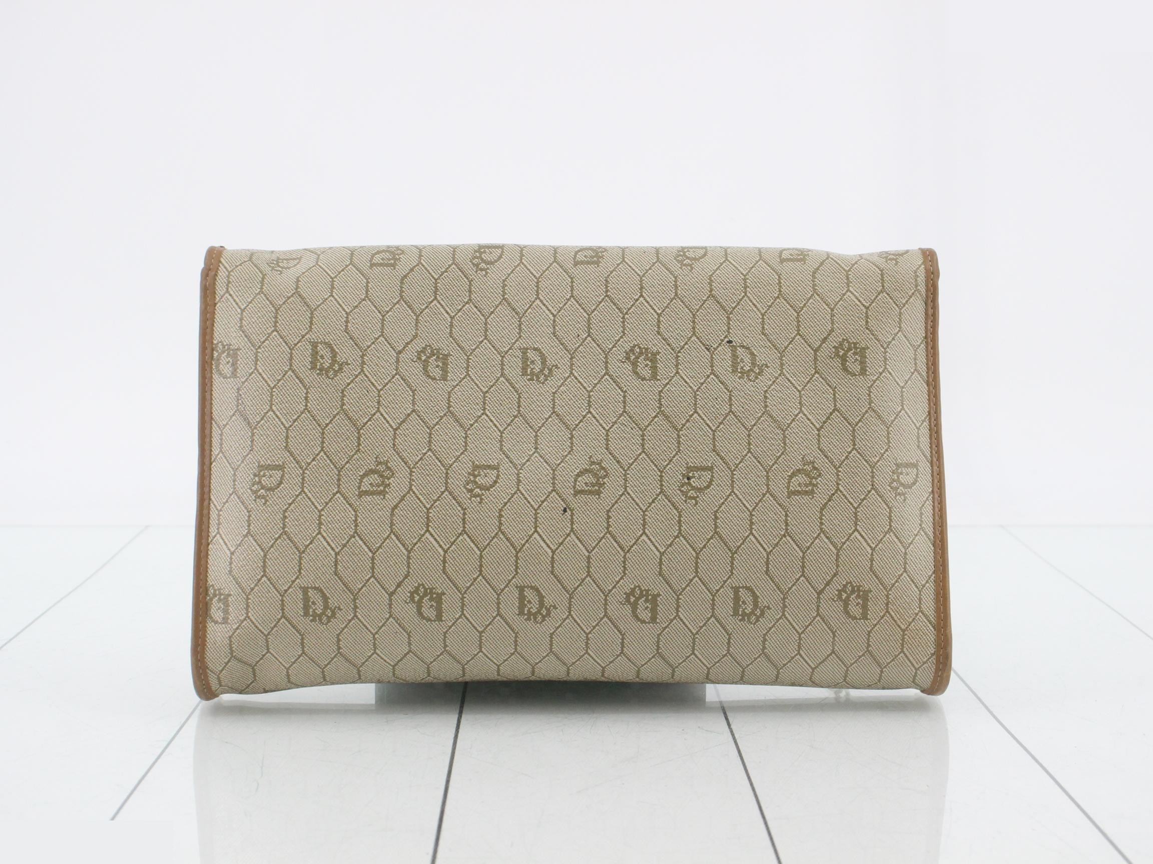 Other lines: Chain shoulder bag, honeycomb pattern, beige — view 2