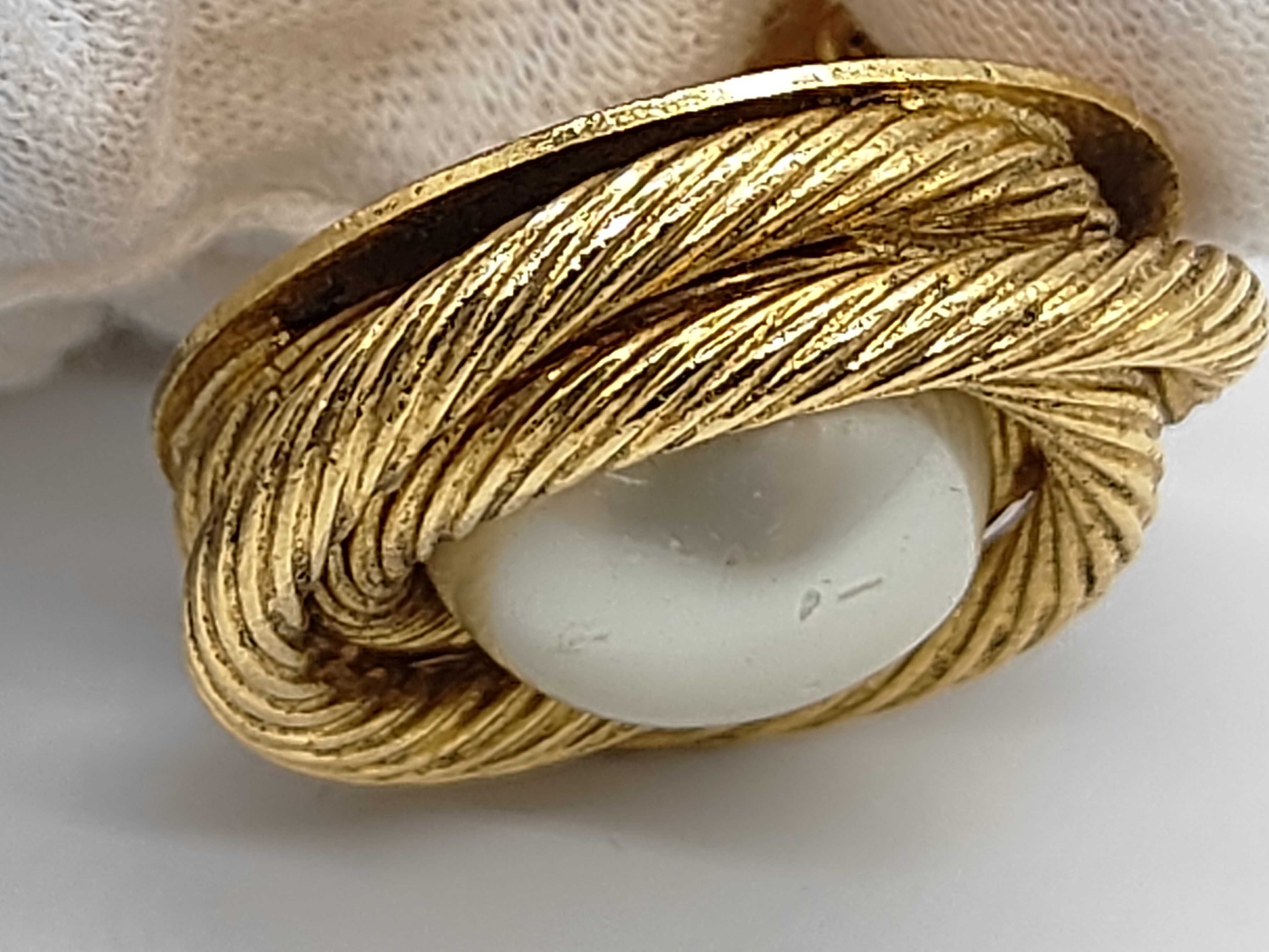 earrings with box, featuring bundled rope and pearls. — view 6