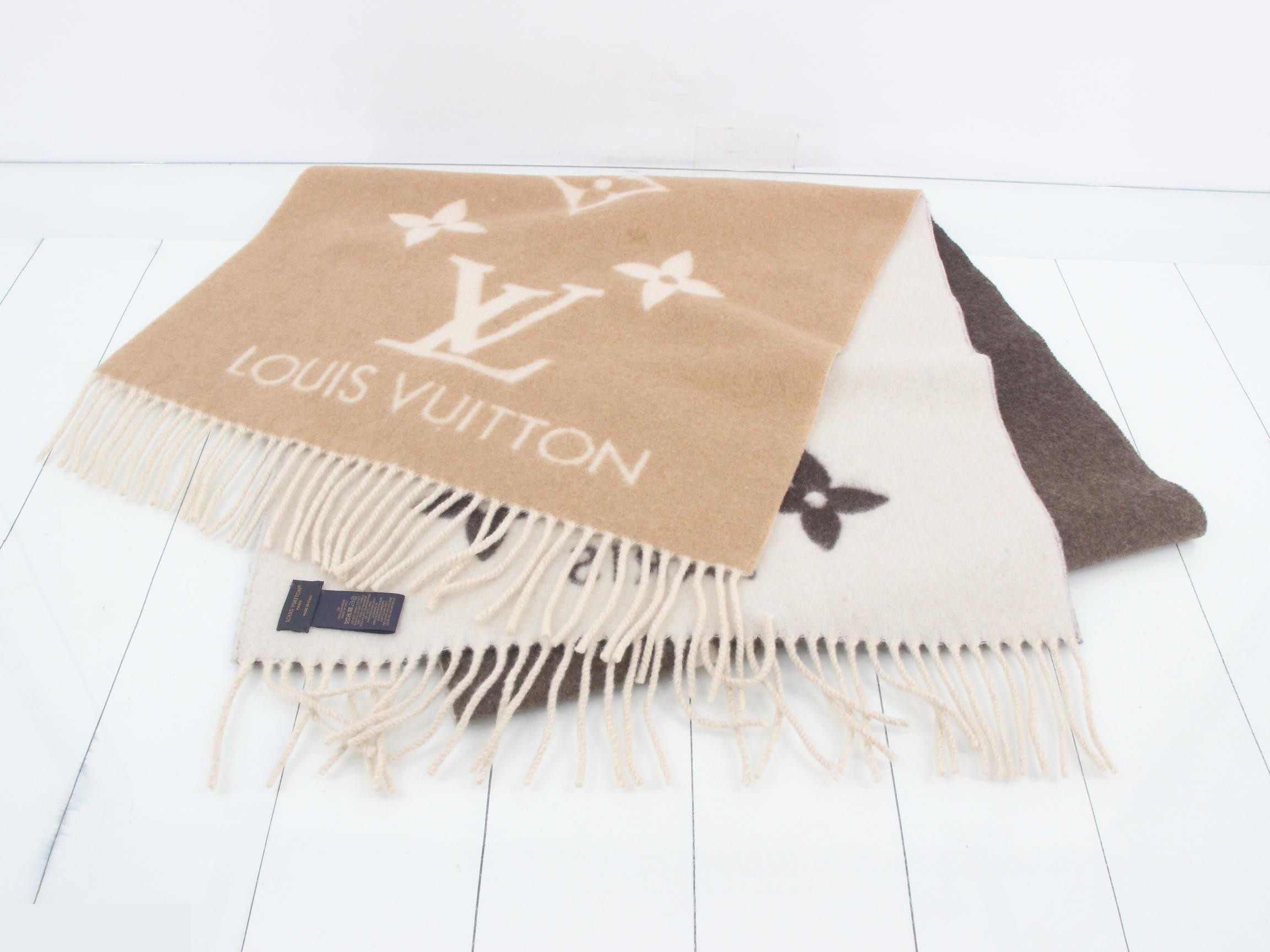 Monogram reversible large stole with tag, beige. — view 2